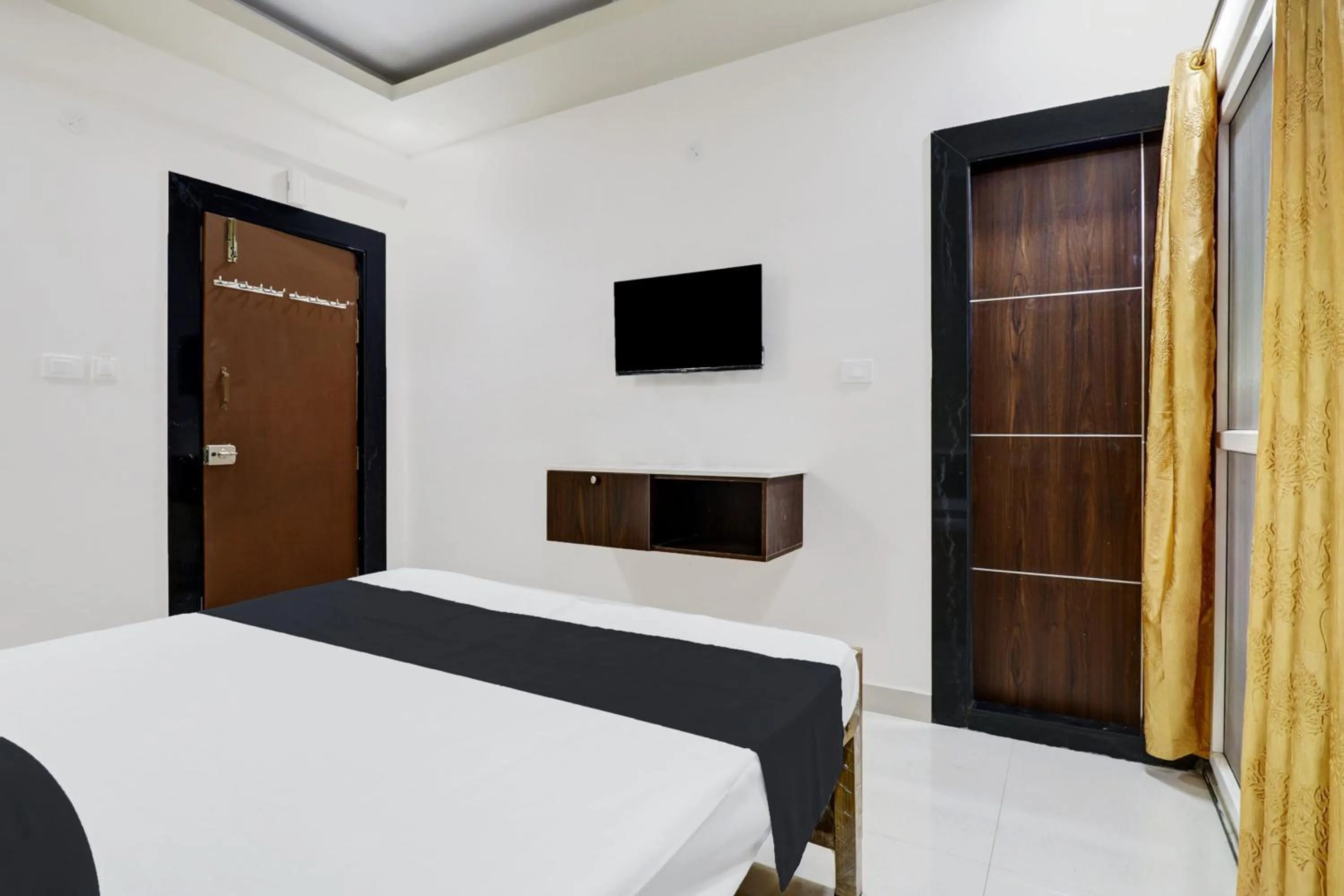 Bedroom in Hotel O Sri Harshitha Grand Near Zudio - Star Bazaar, Kundalhalli Gate