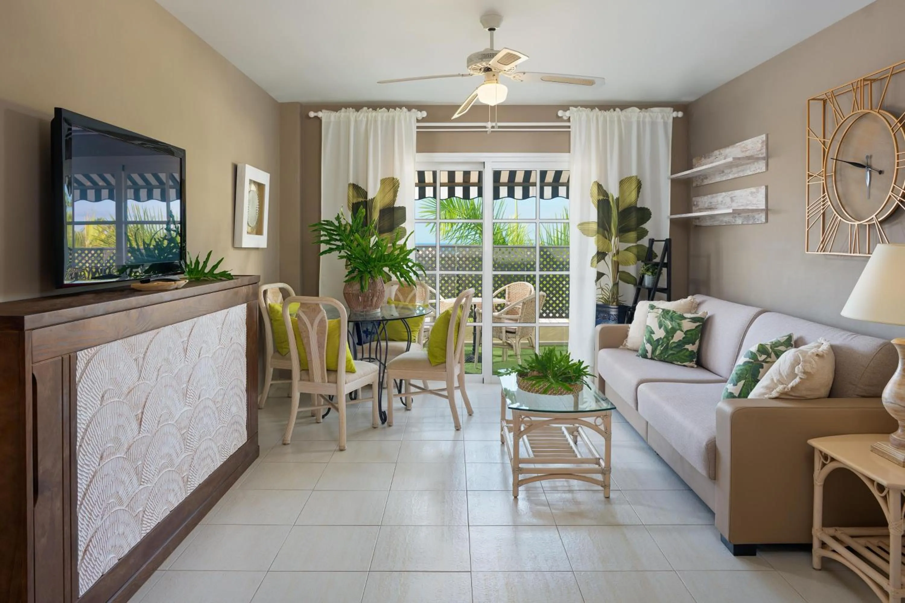 Photo of the whole room in Gran Oasis Resort