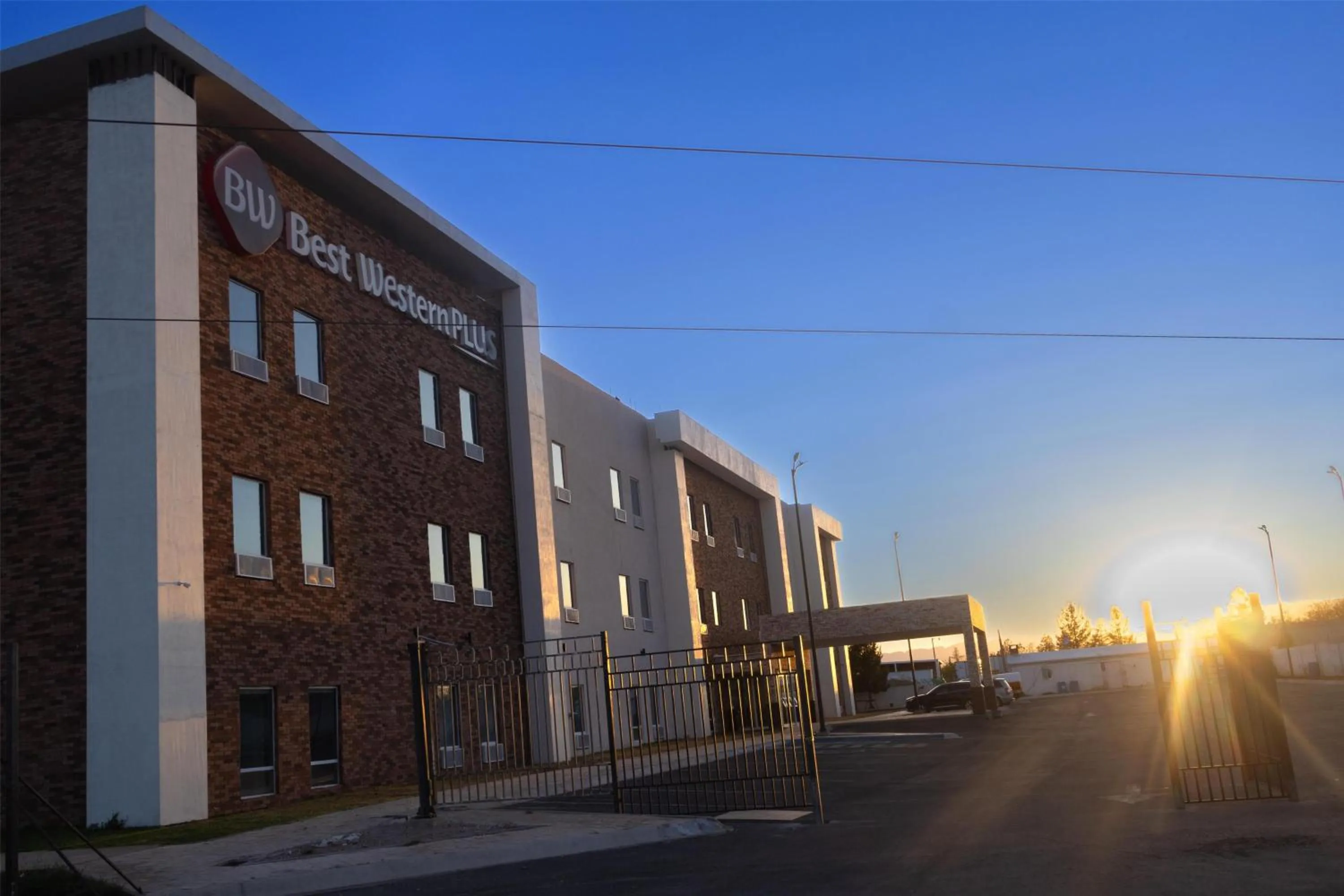 Property building in Best Western Plus Sacramento