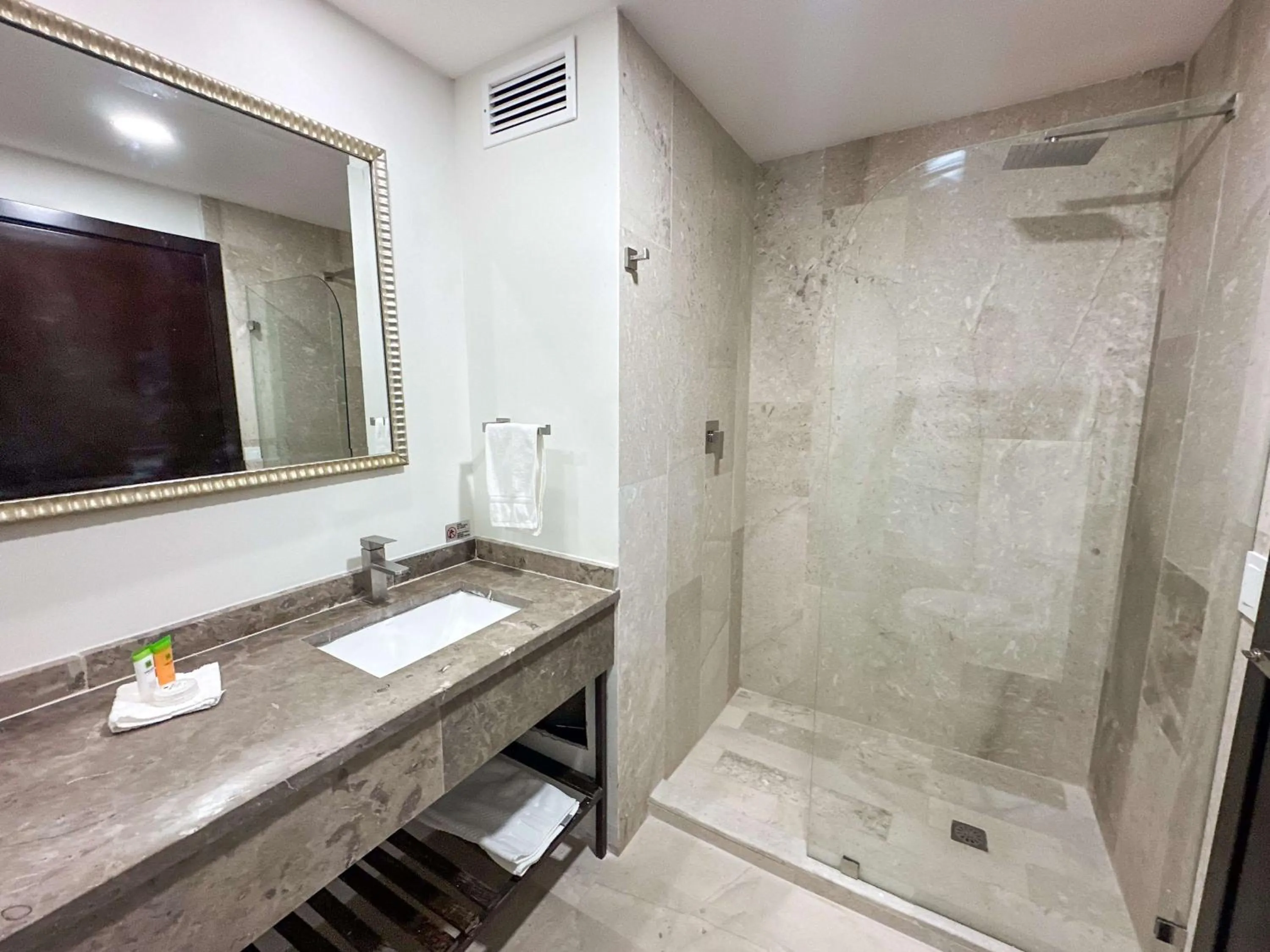 Bathroom in Best Western Plus Sacramento