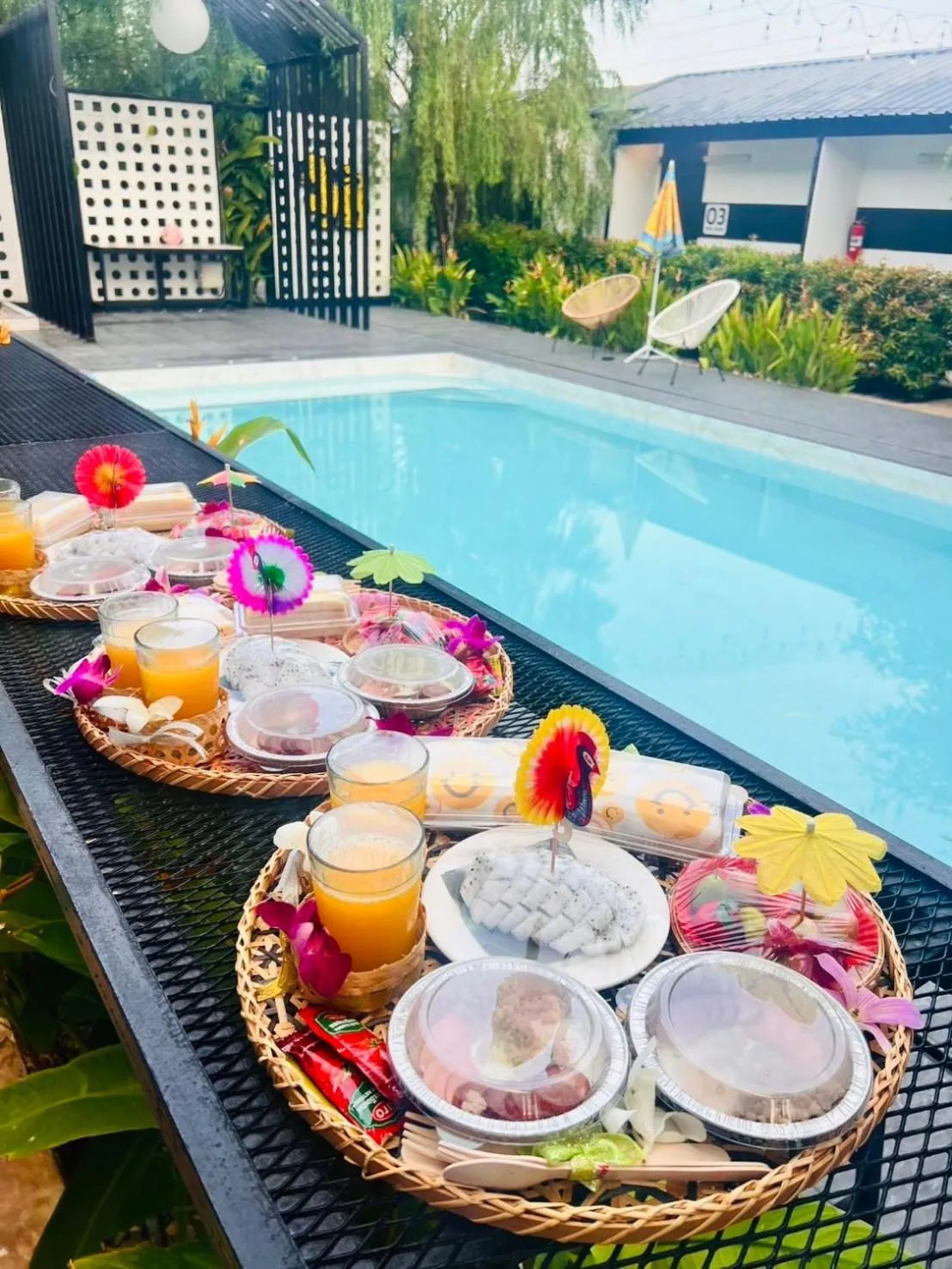 Food and drinks in Penguin Villa Resort & Bistro