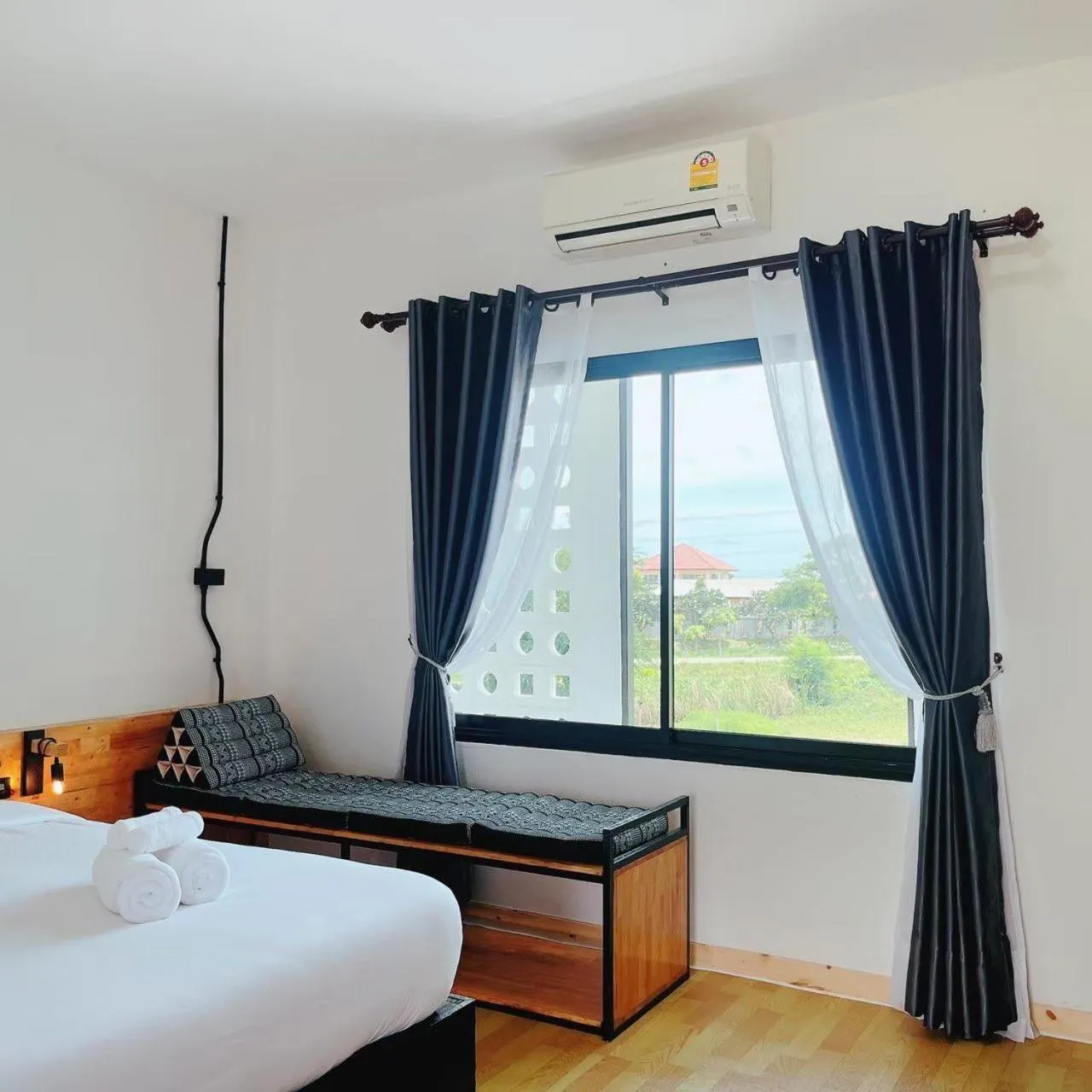 View (from property/room), Bed in Penguin Villa Resort & Bistro