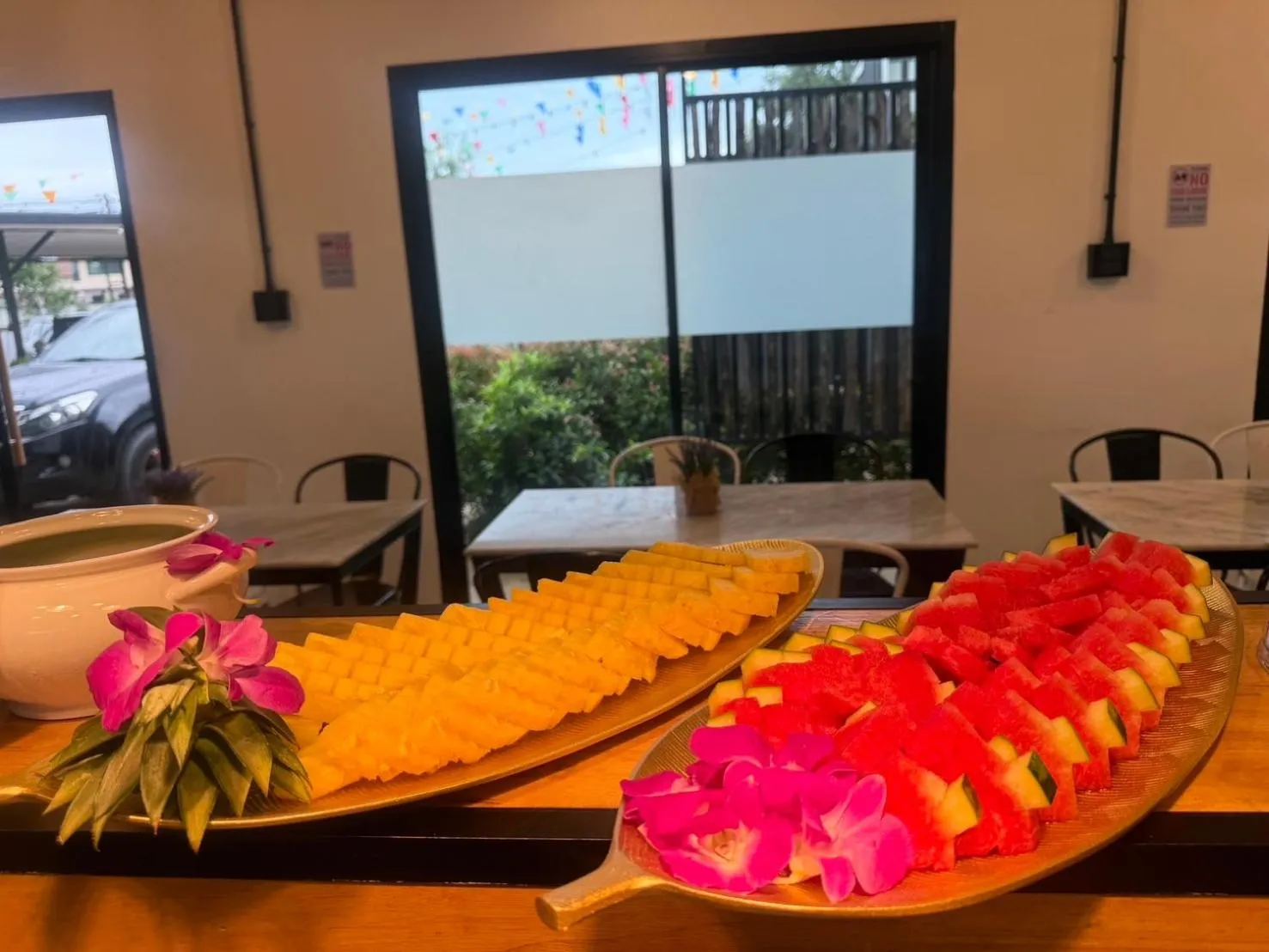 Food and drinks in Penguin Villa Resort & Bistro