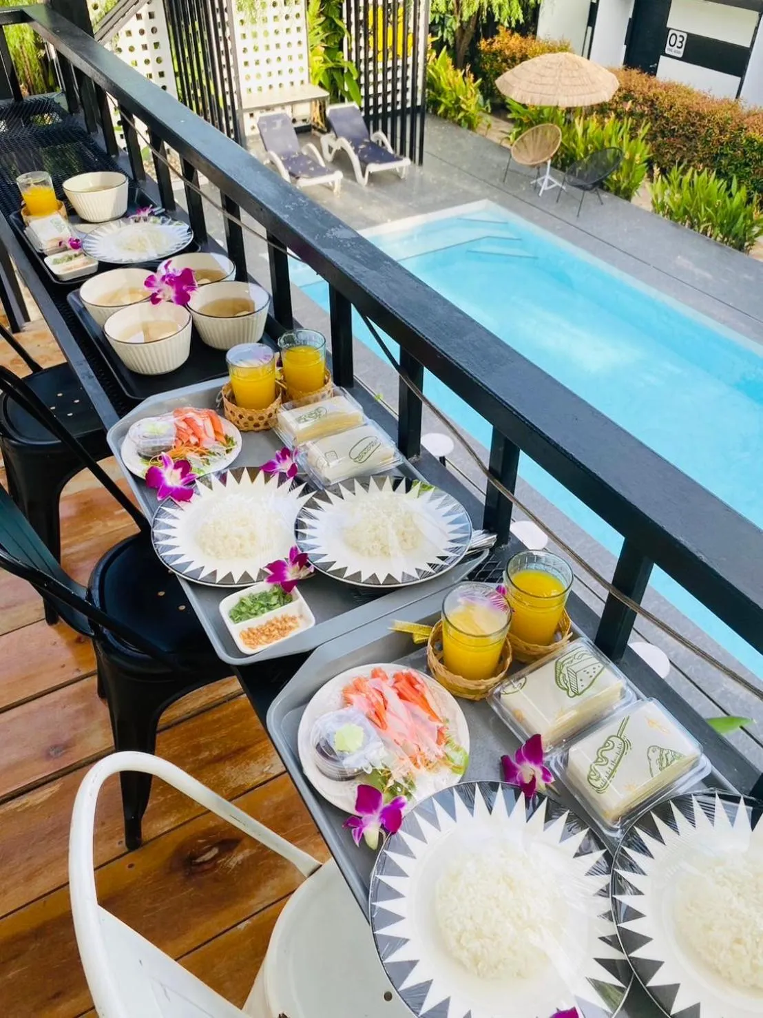 Food and drinks in Penguin Villa Resort & Bistro