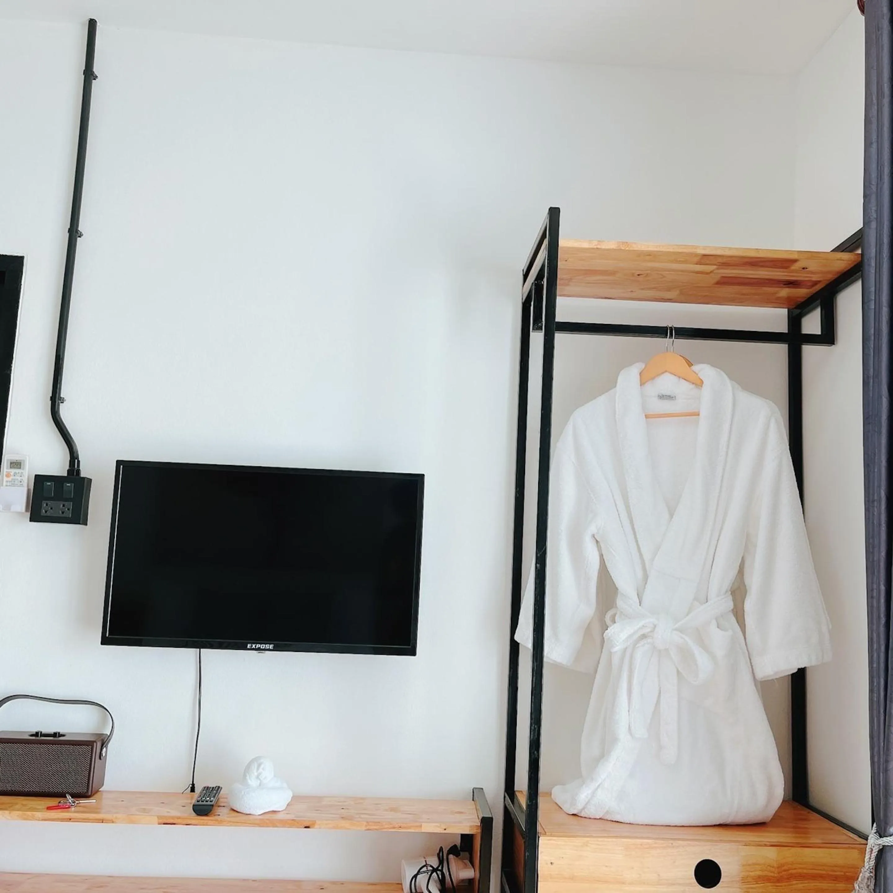 TV and multimedia in Penguin Villa Resort & Bistro