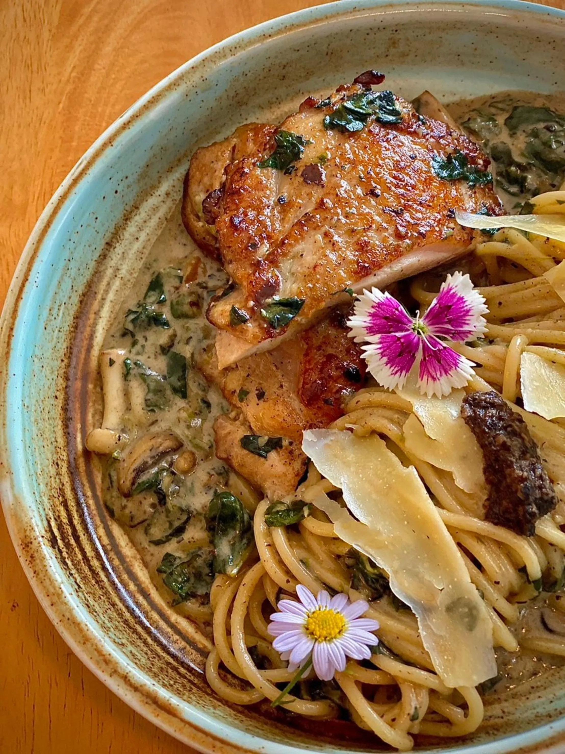 Restaurant/places to eat in Penguin Villa Resort & Bistro