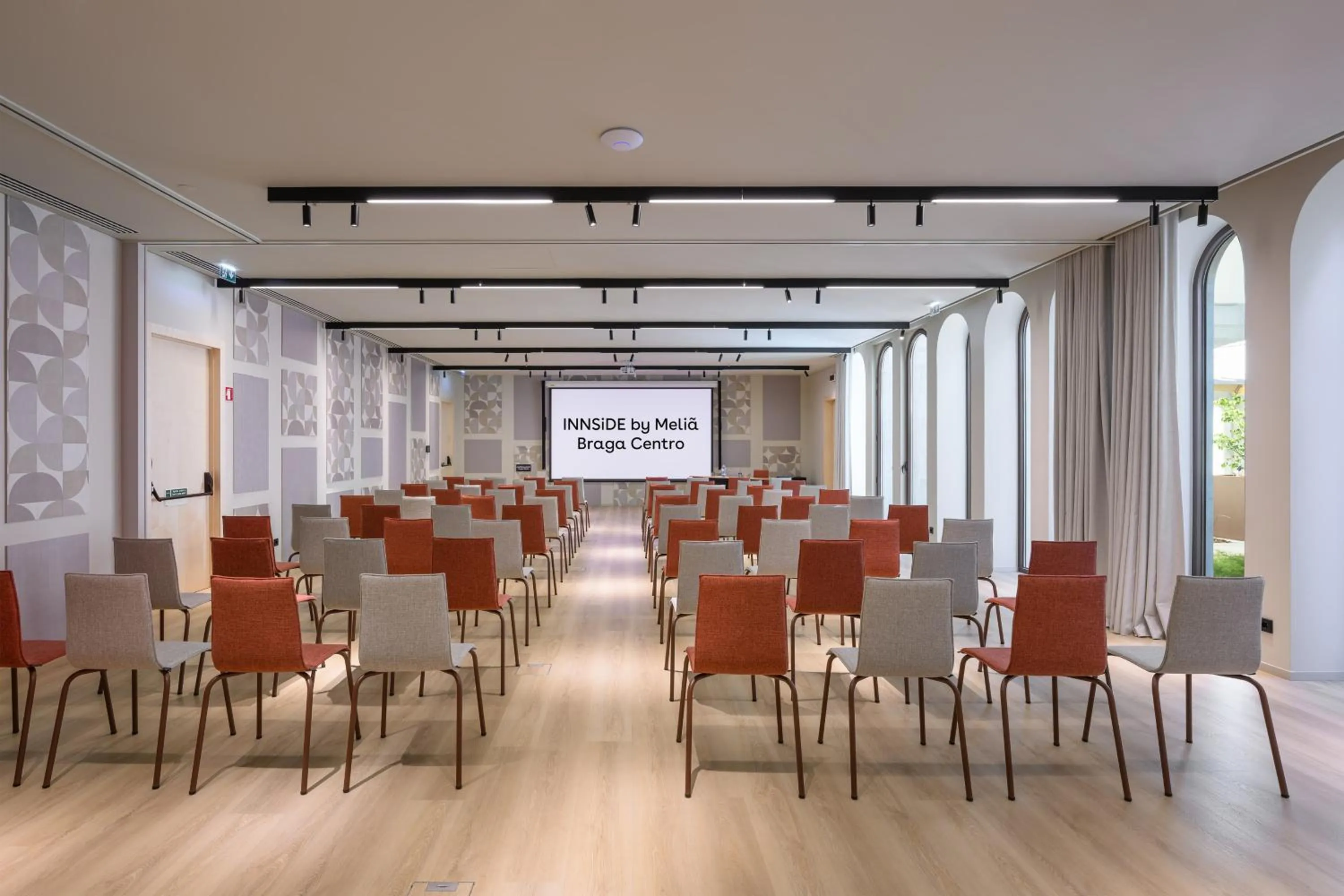 Meeting/conference room in INNSiDE by Meliá Braga Centro