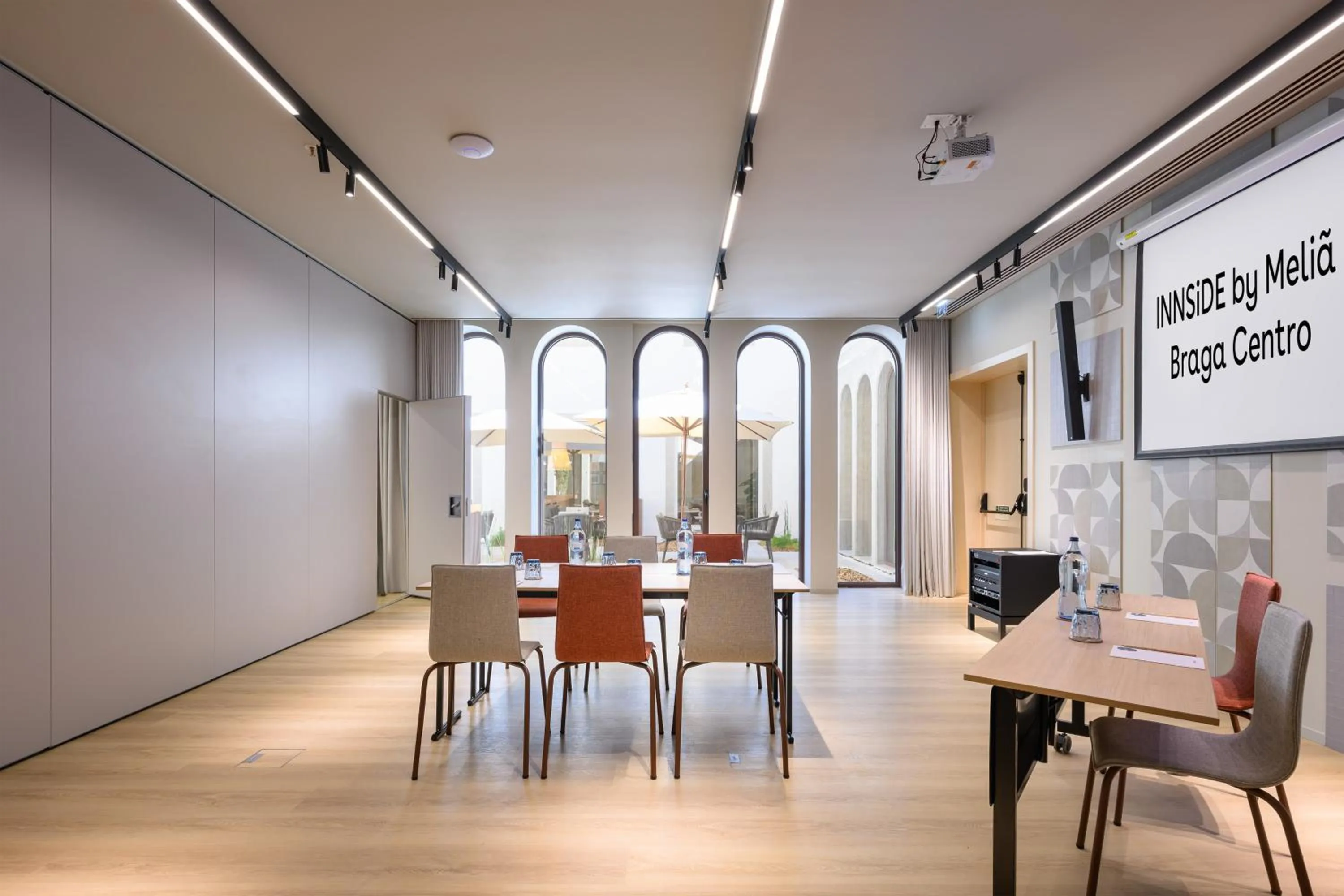 Meeting/conference room in INNSiDE by Meliá Braga Centro