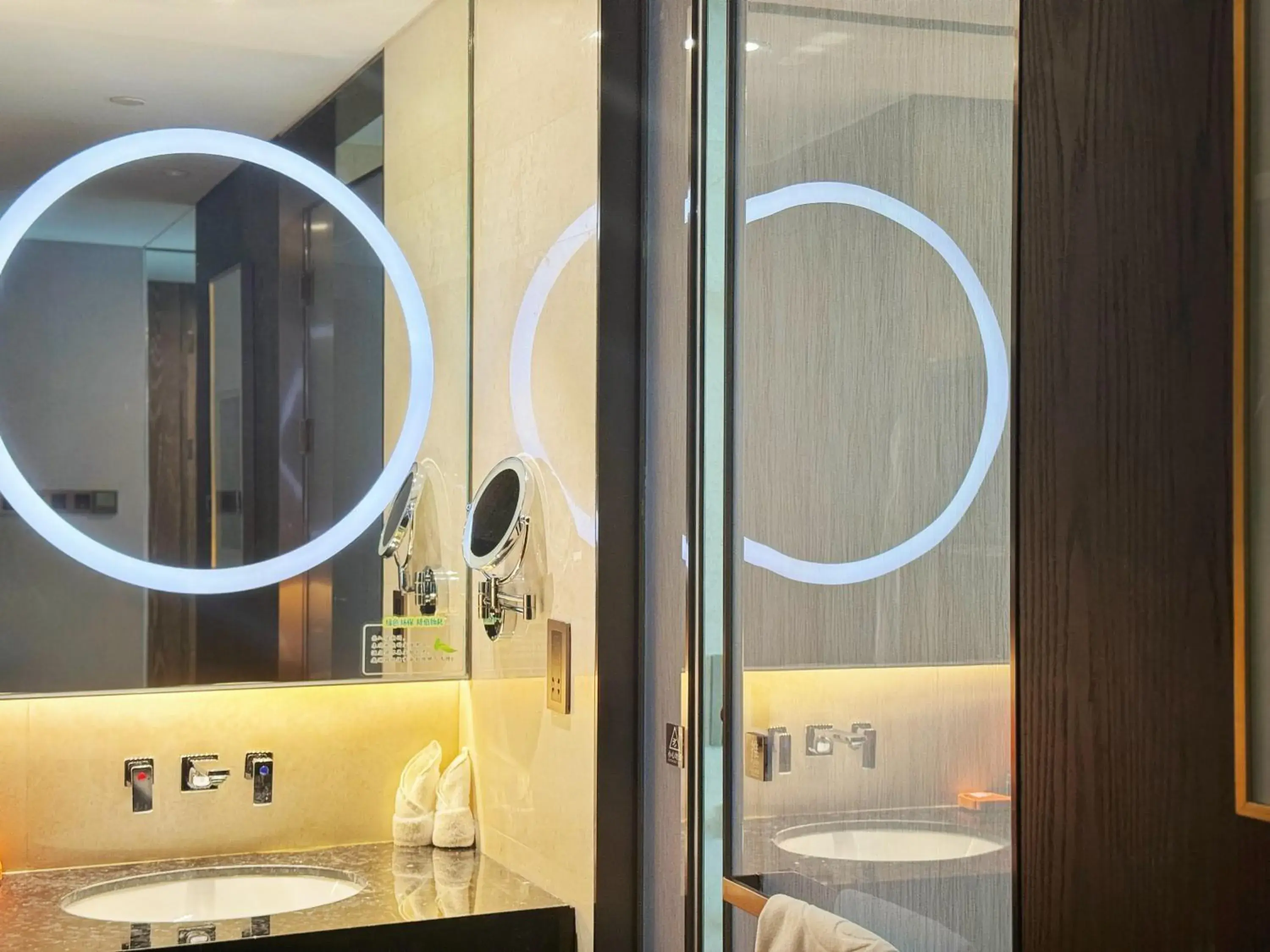 Business Queen Room in Beijing Xiamenair Jianianhua Hotel Business Queen Room in Beijing Xiamenair Jianianhua Hotel