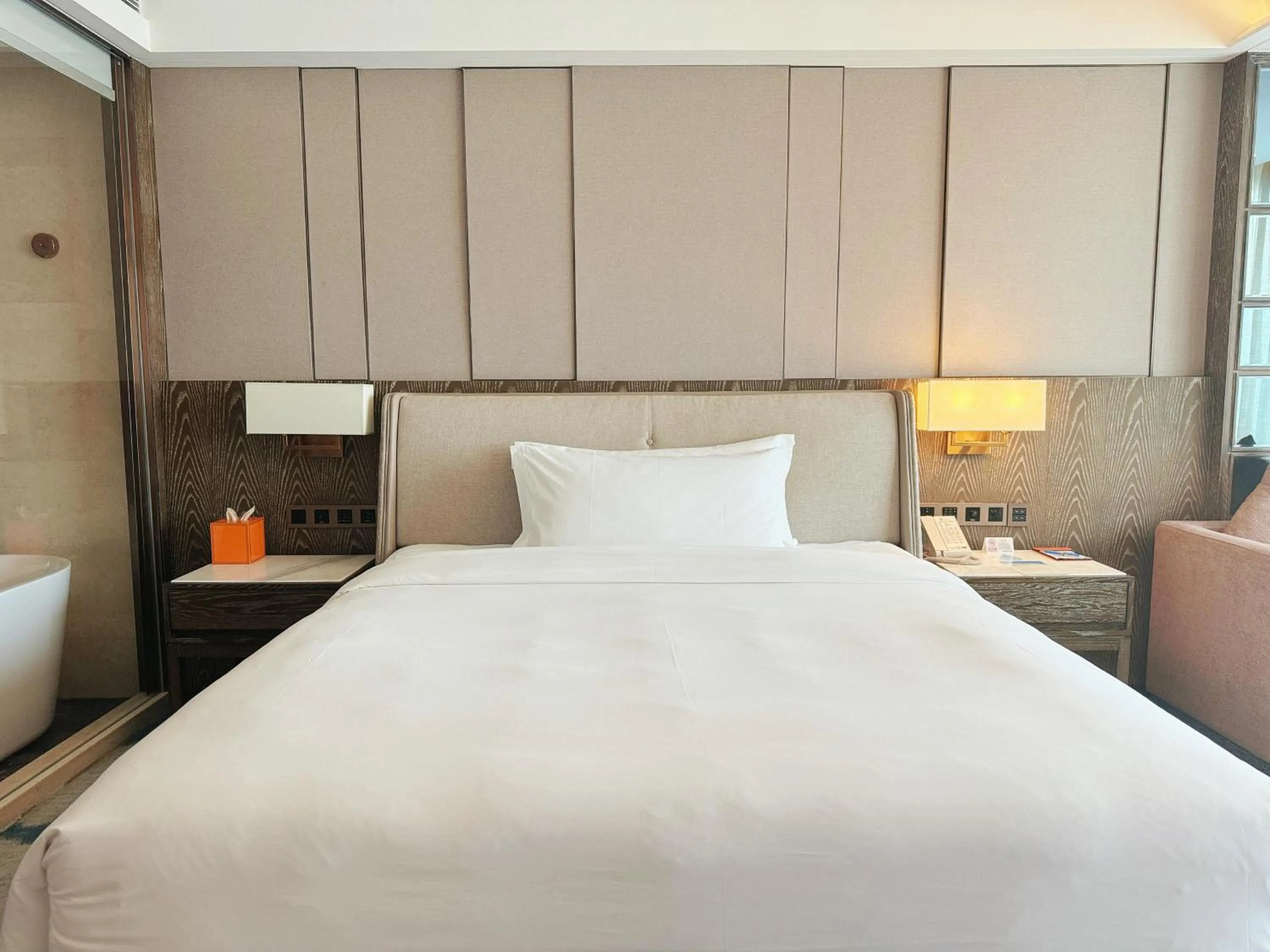 Bed in Beijing Xiamenair Jianianhua Hotel