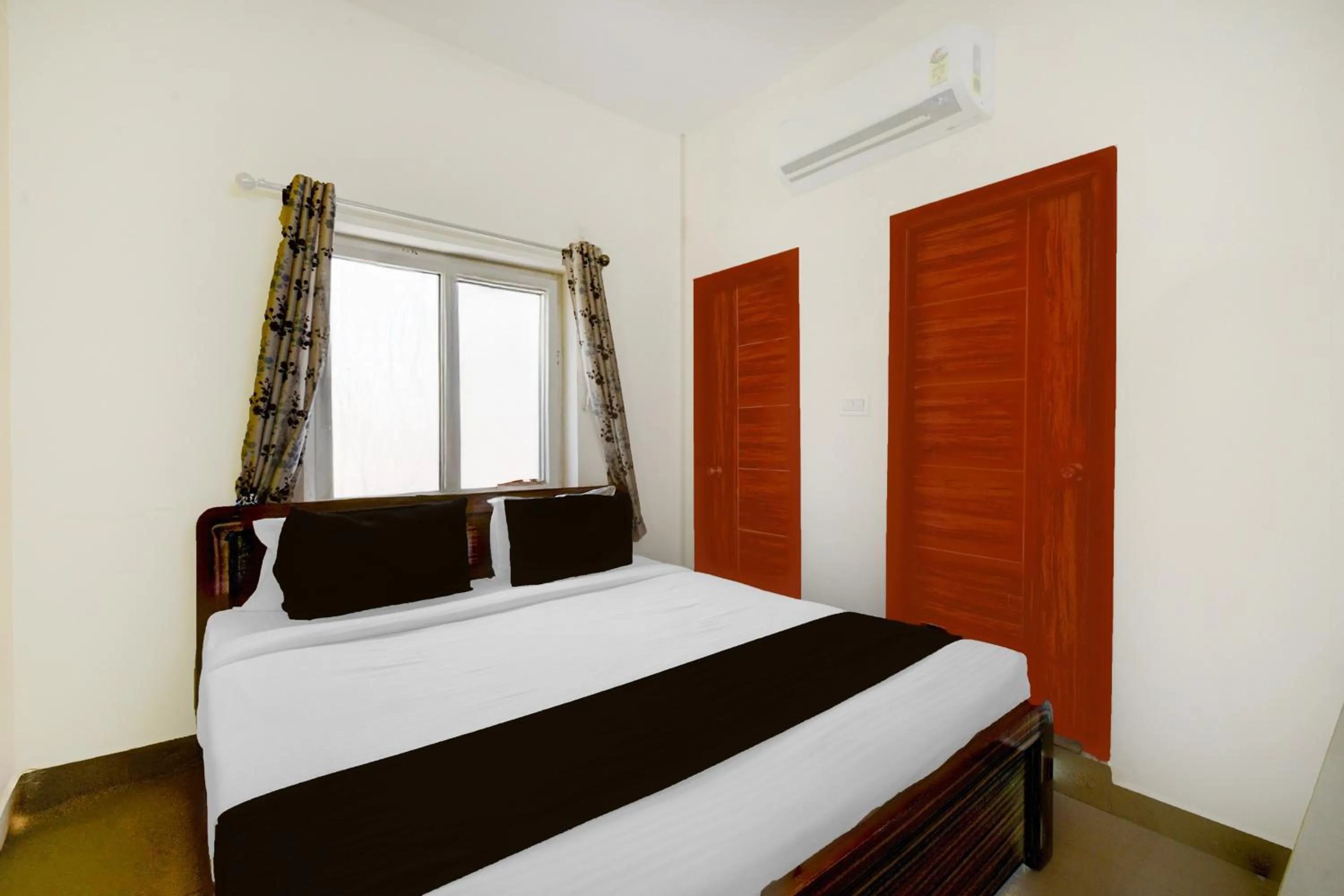 Bedroom, Bed in Super Collection O DLF CyberCity Hyderabad Formerly Key Suites