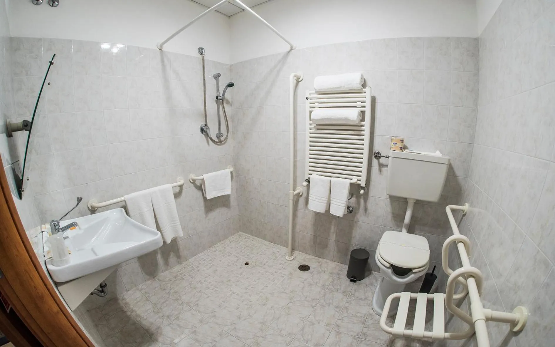 Bathroom in GH Hotel