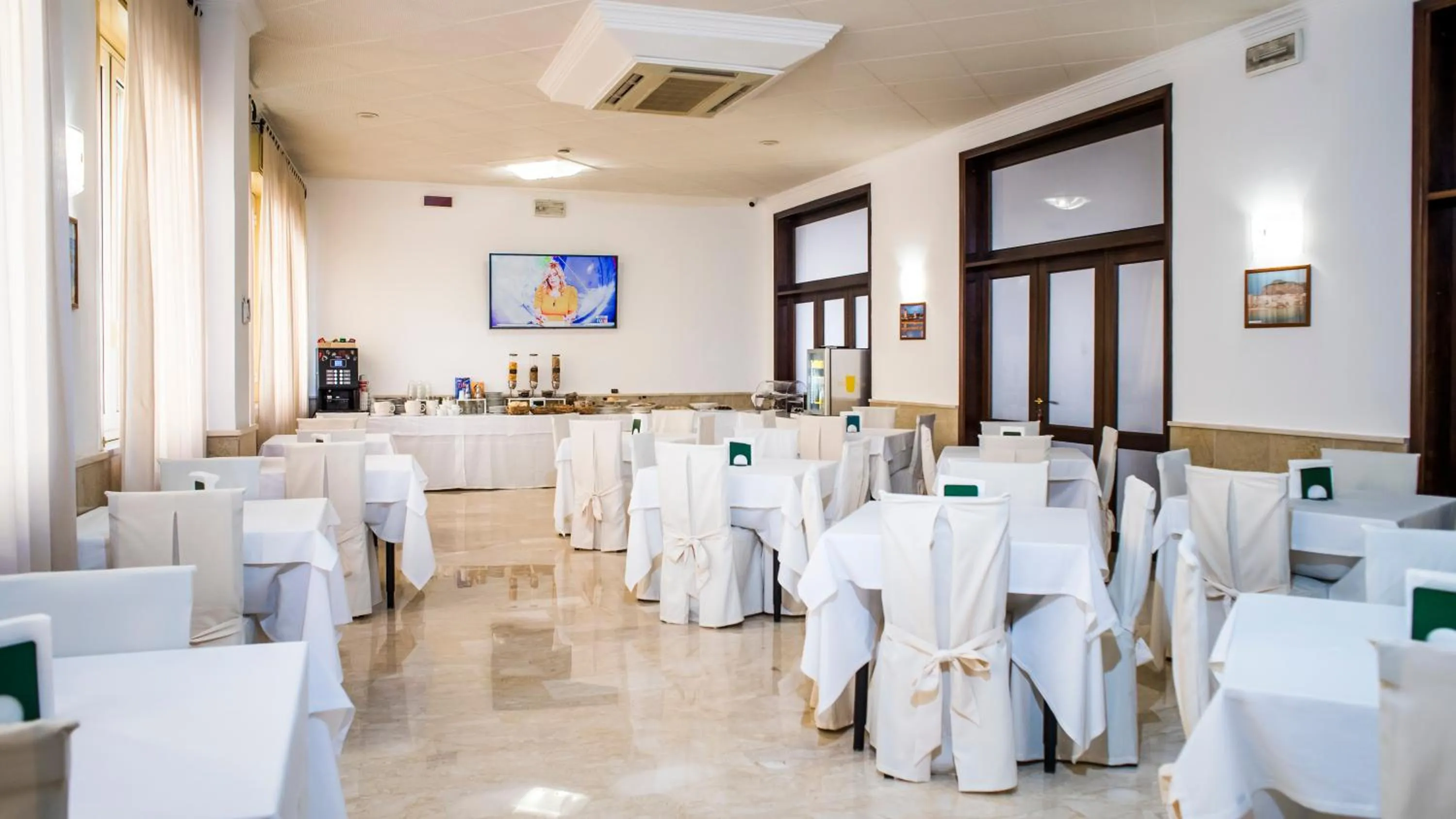 Restaurant/places to eat in GH Hotel