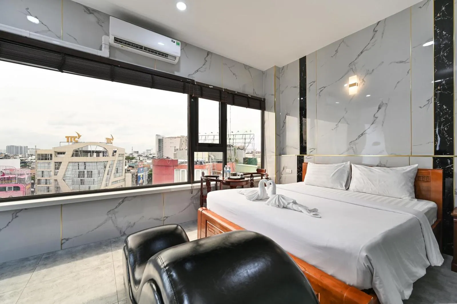 Bed in Red Sun Airport Saigon Hotel