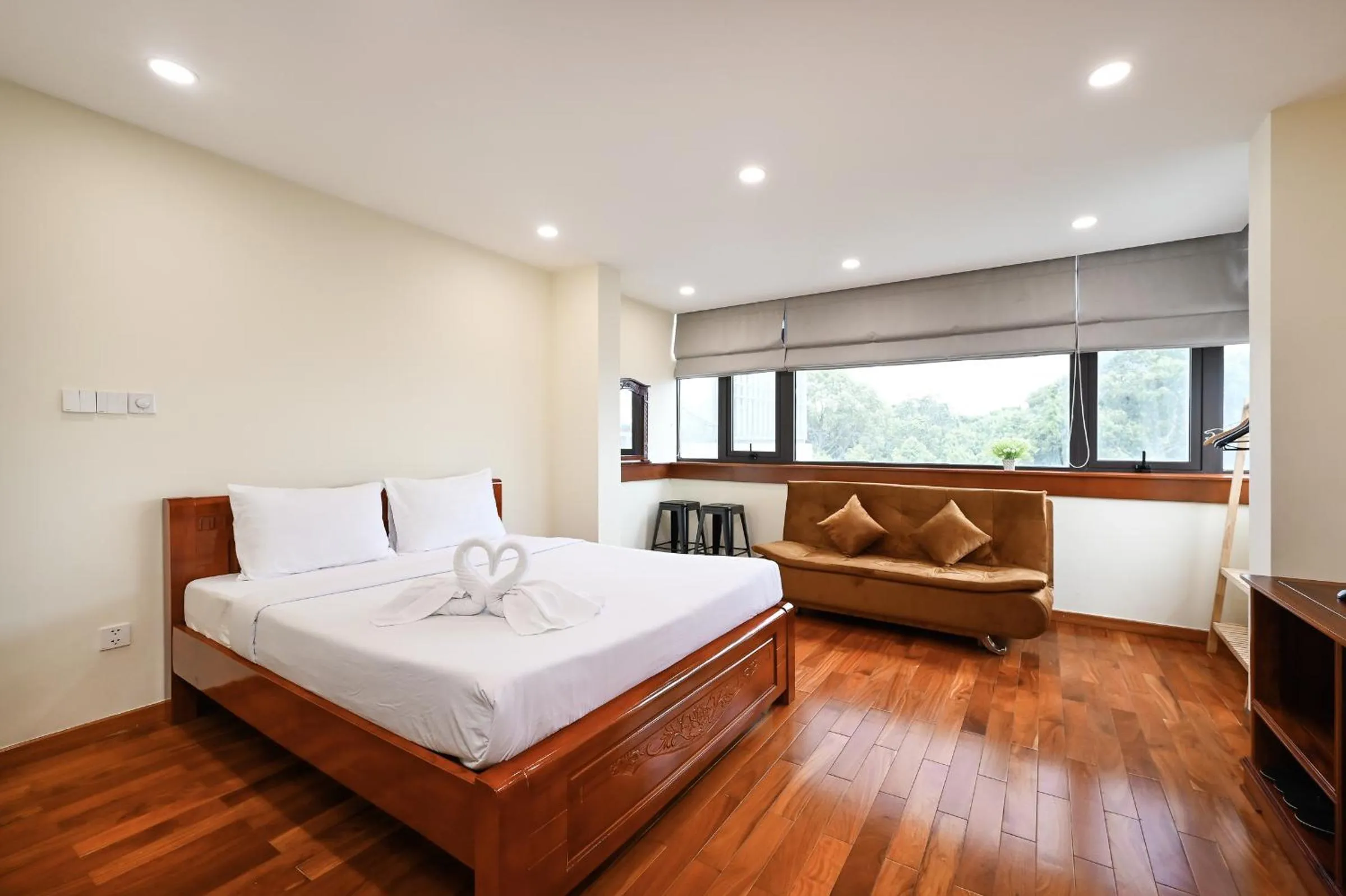 Photo of the whole room, Bed in Red Sun Airport Saigon Hotel