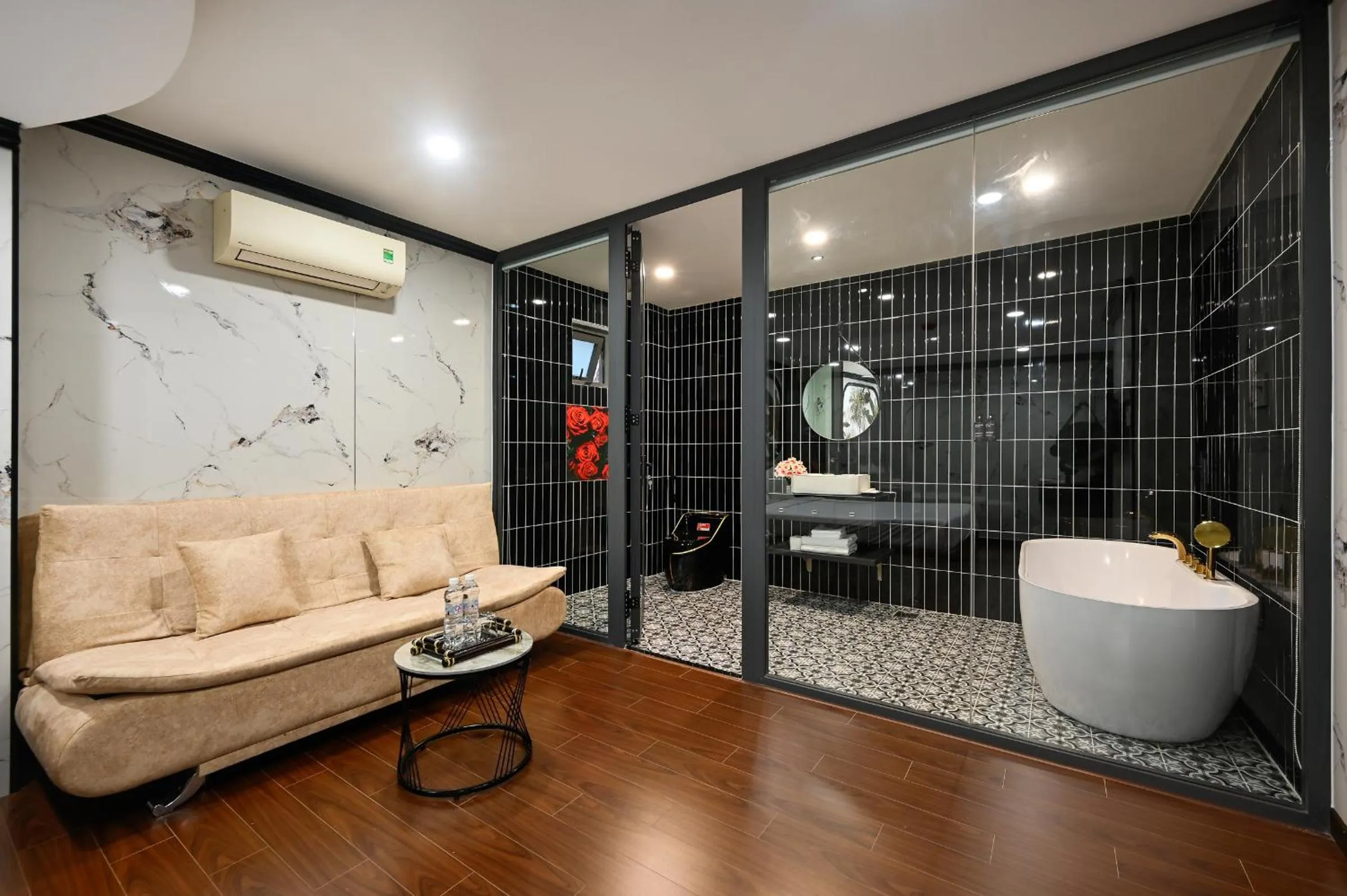 Shower in Red Sun Airport Saigon Hotel