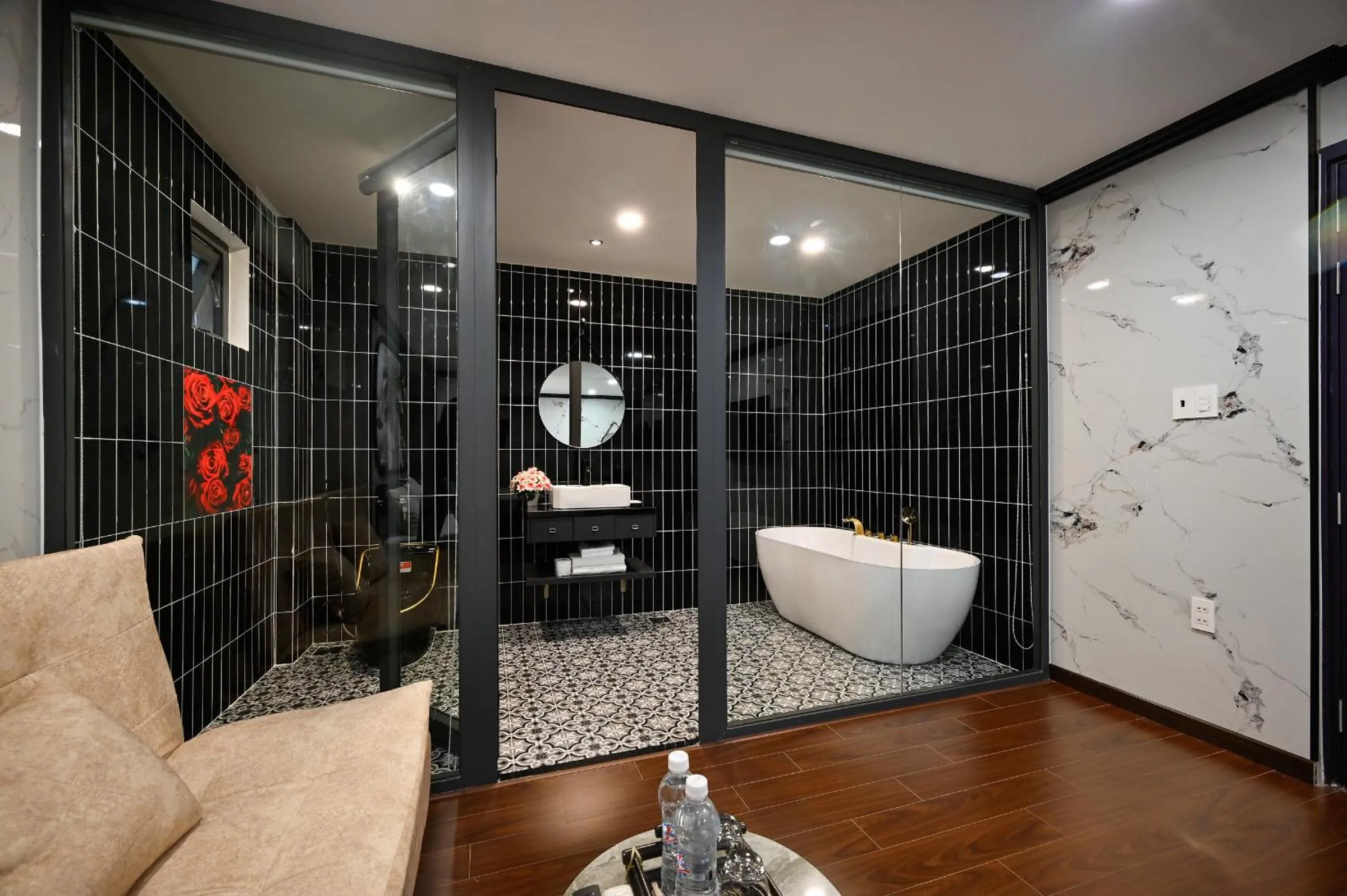 Shower in Red Sun Airport Saigon Hotel