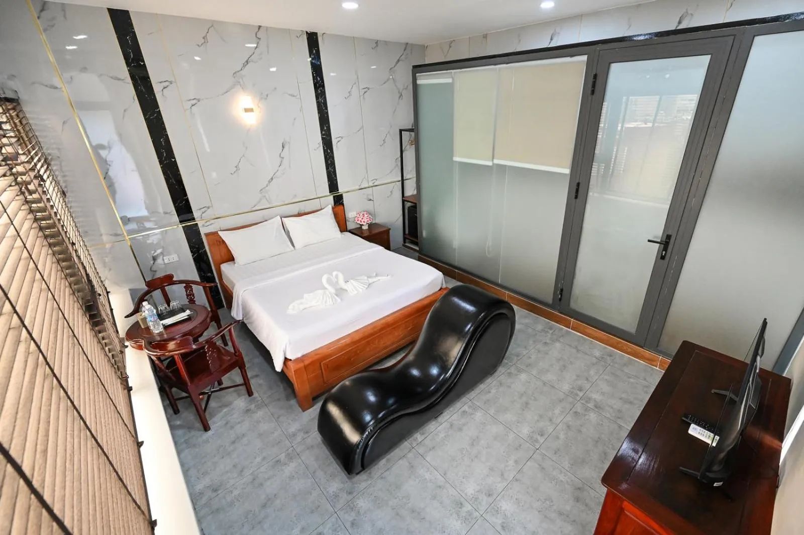 TV and multimedia, Bed in Red Sun Airport Saigon Hotel