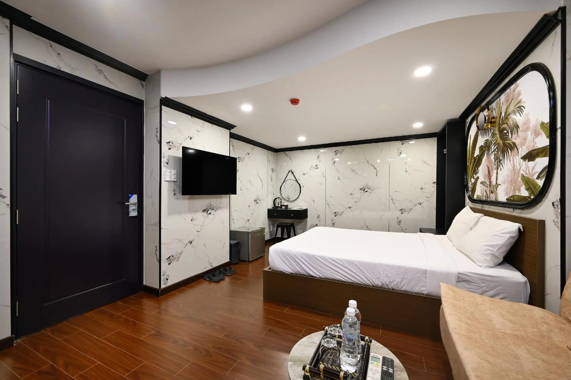 Bed in Red Sun Airport Saigon Hotel