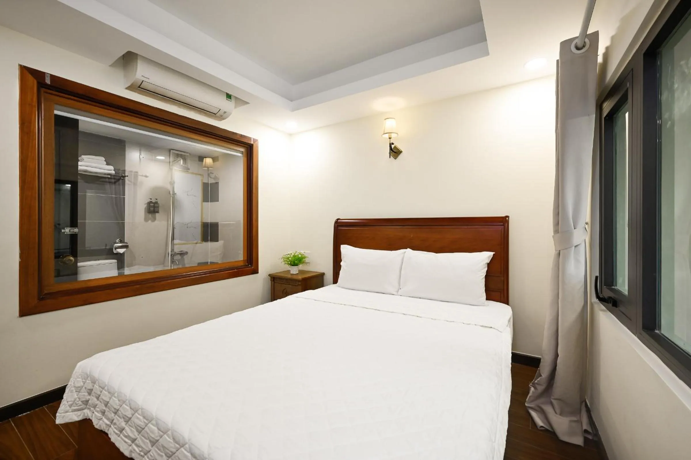 Bed in Red Sun Airport Saigon Hotel