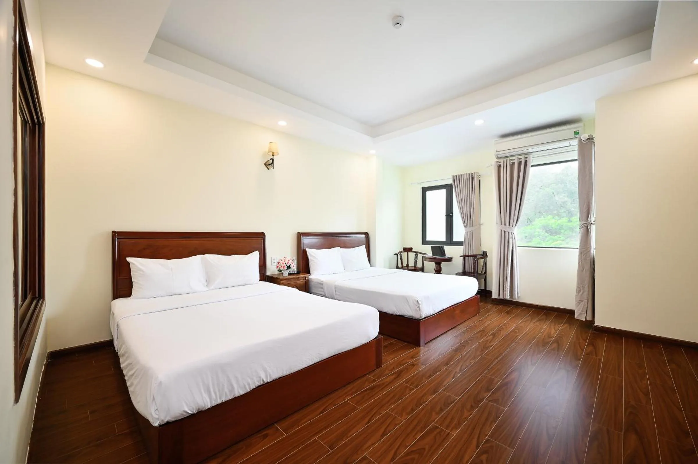 Bed in Red Sun Airport Saigon Hotel