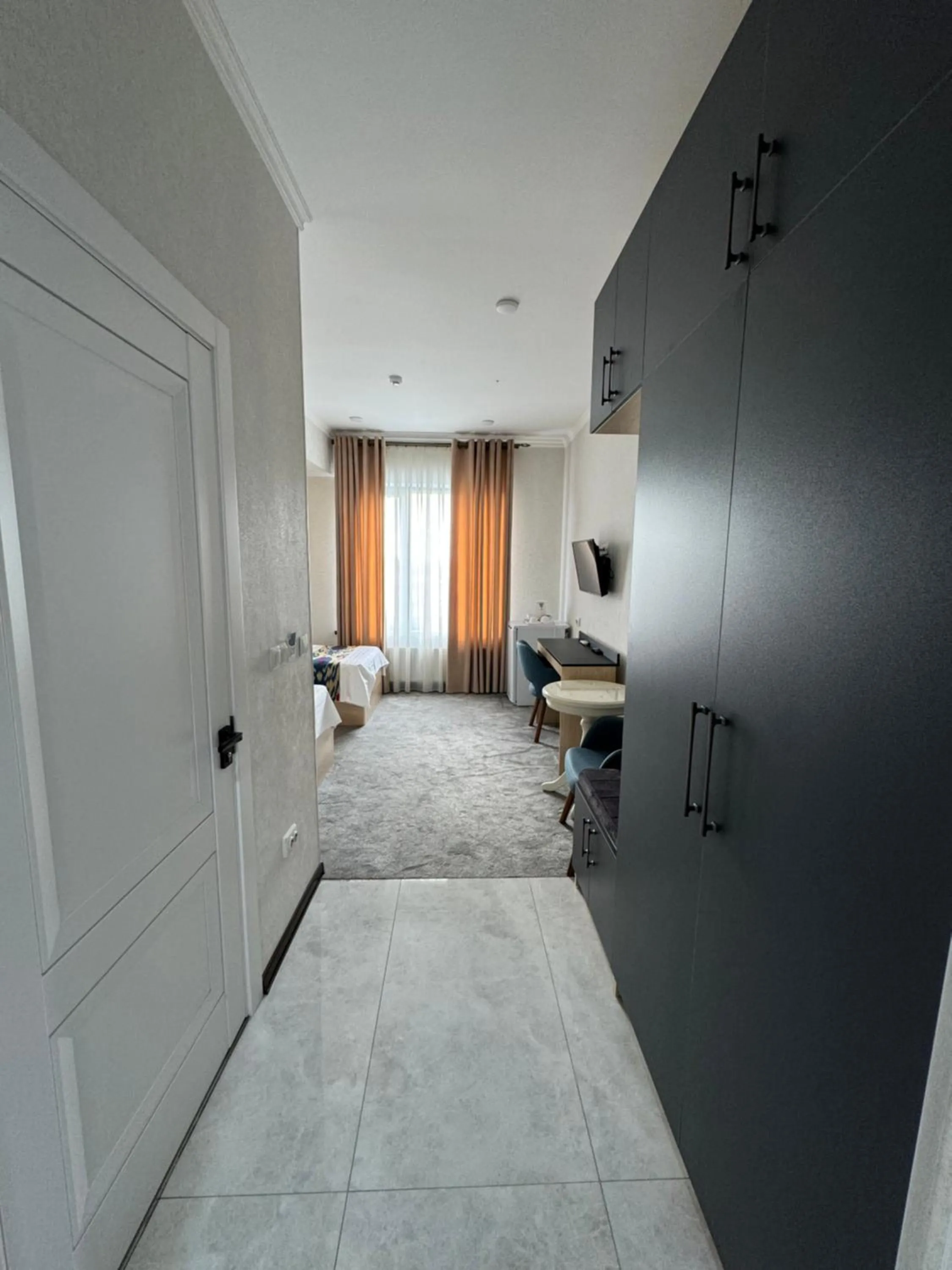 wardrobe, Bed in DSF GARDEN HOTEL