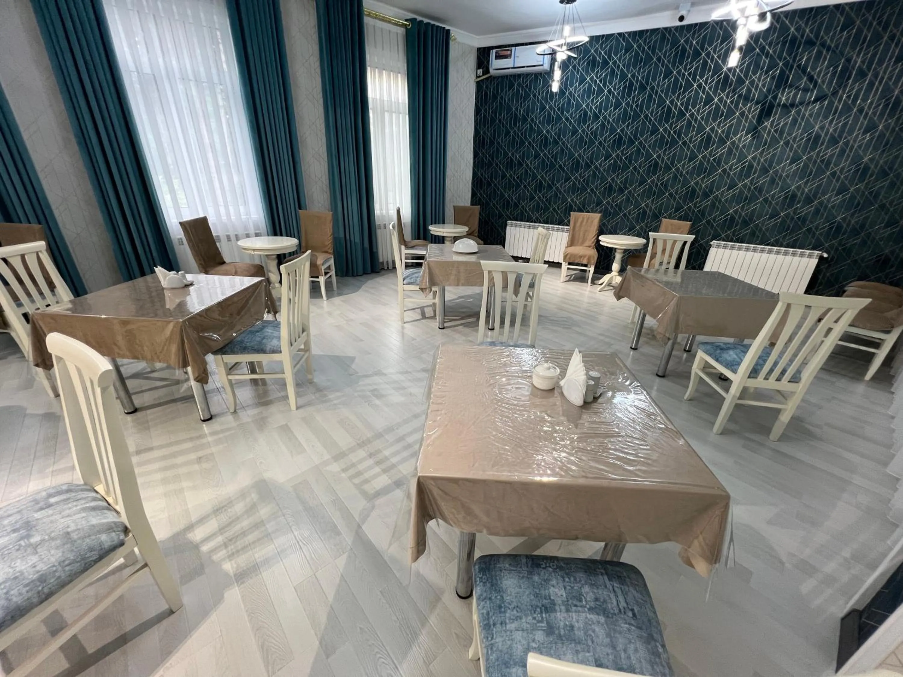 Restaurant/places to eat in DSF GARDEN HOTEL