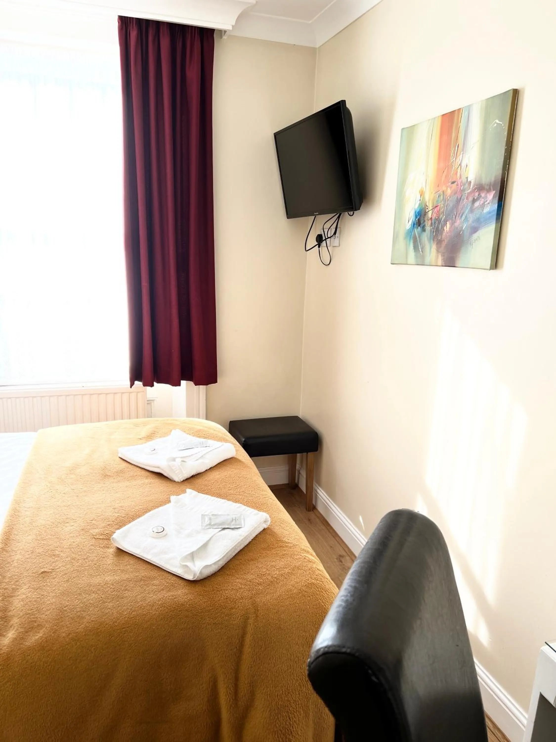 Bed in Melbourne House Hotel