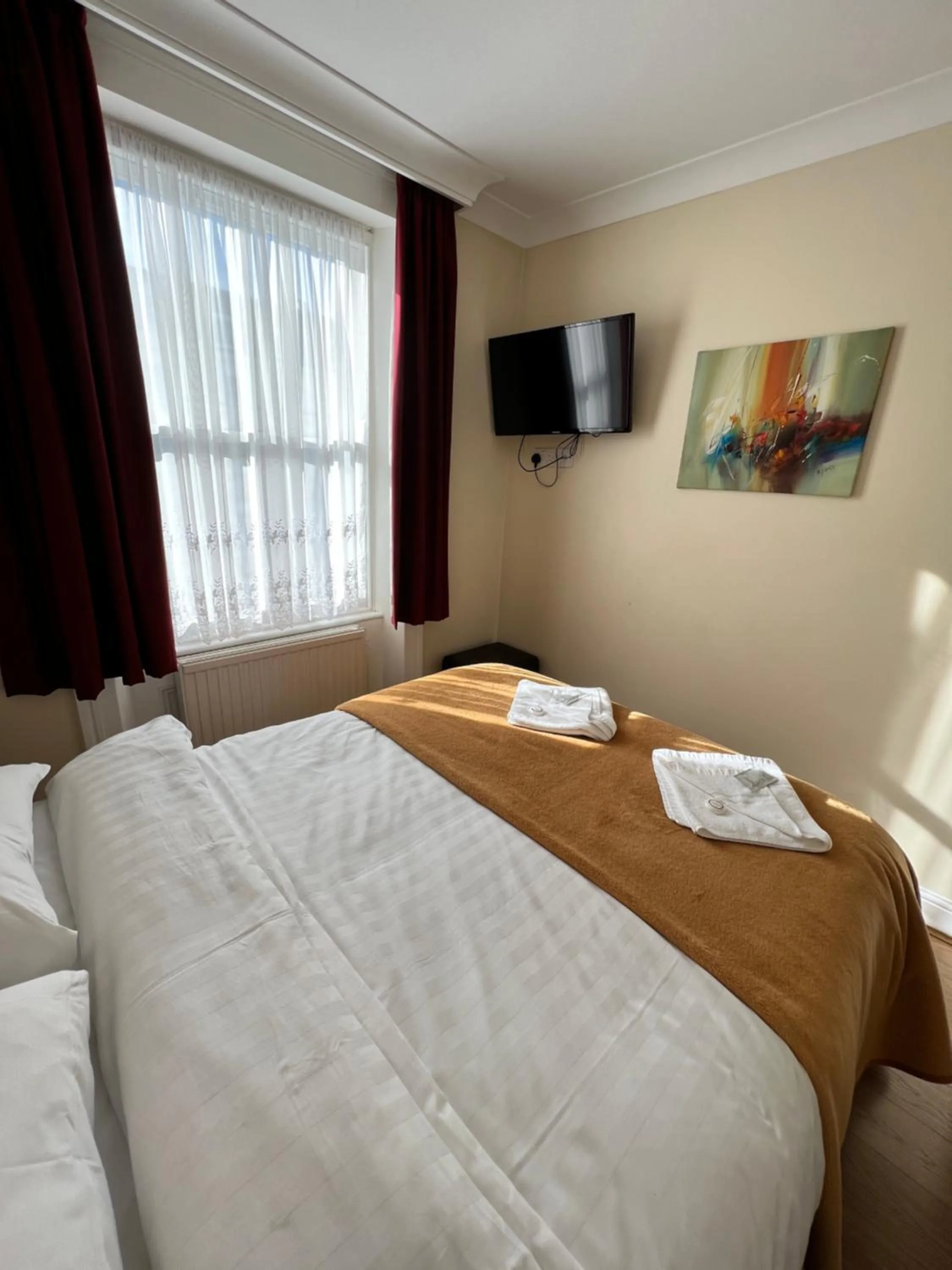 Bedroom, Bed in Melbourne House Hotel