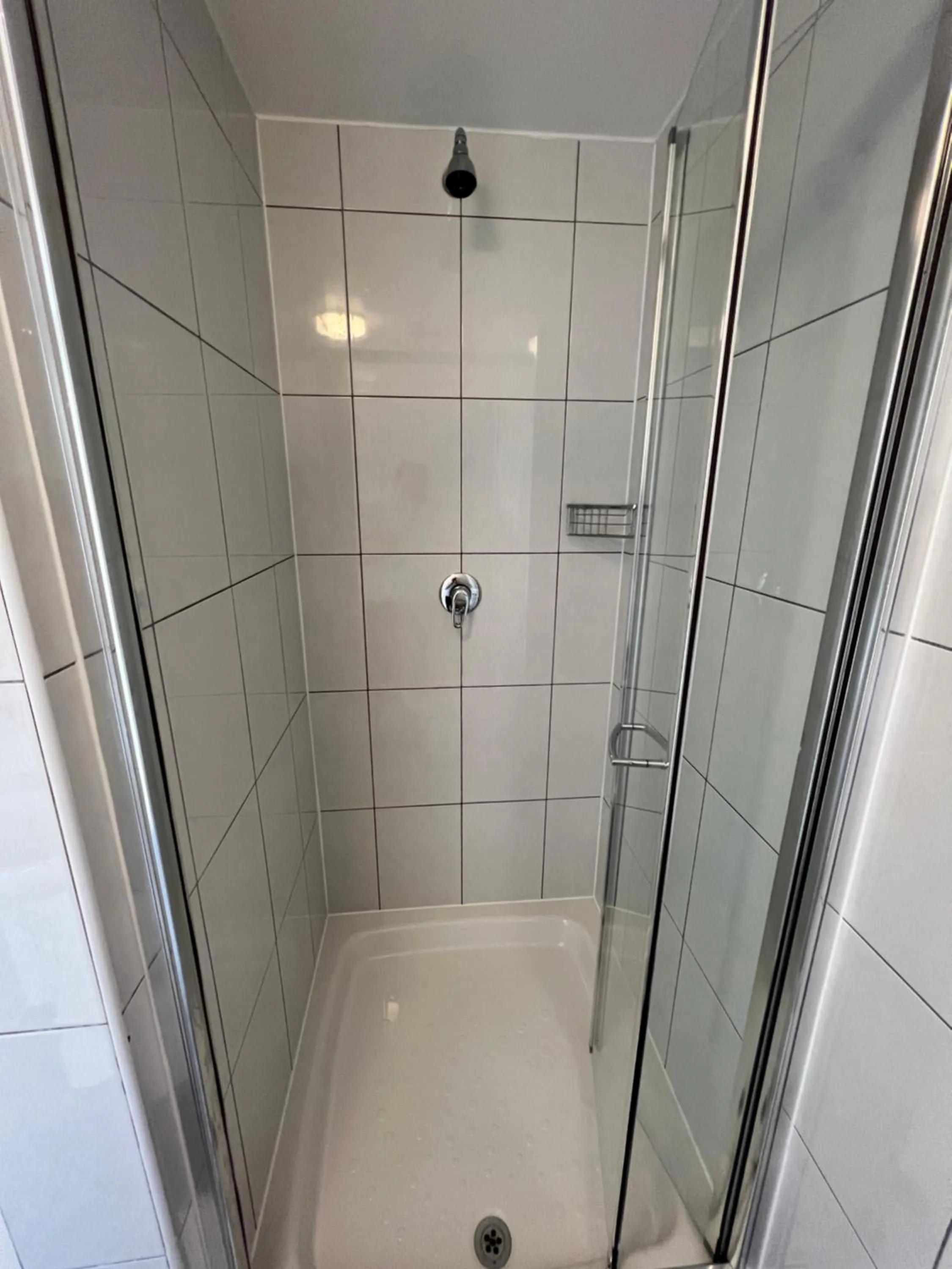 Shower in Melbourne House Hotel