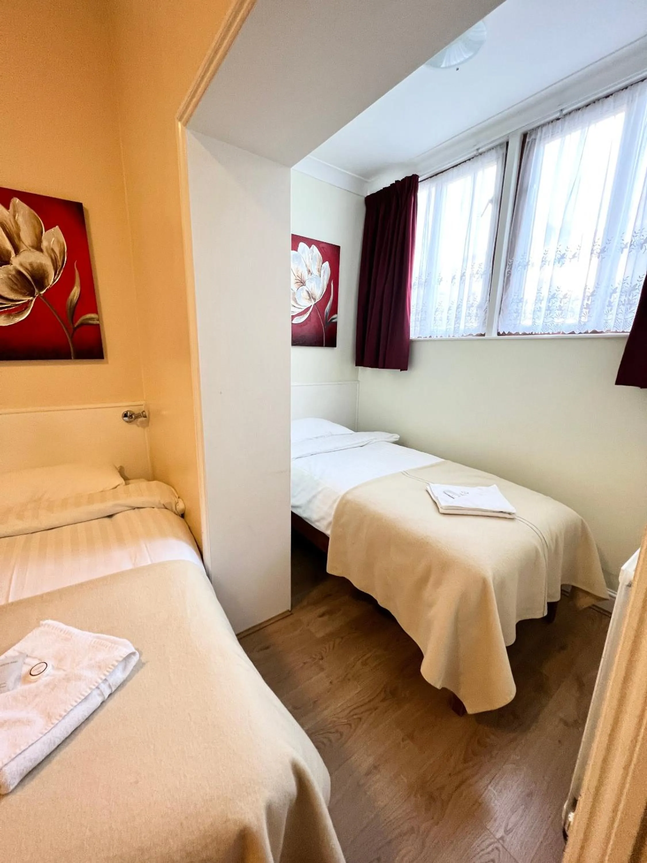 Bed in Melbourne House Hotel