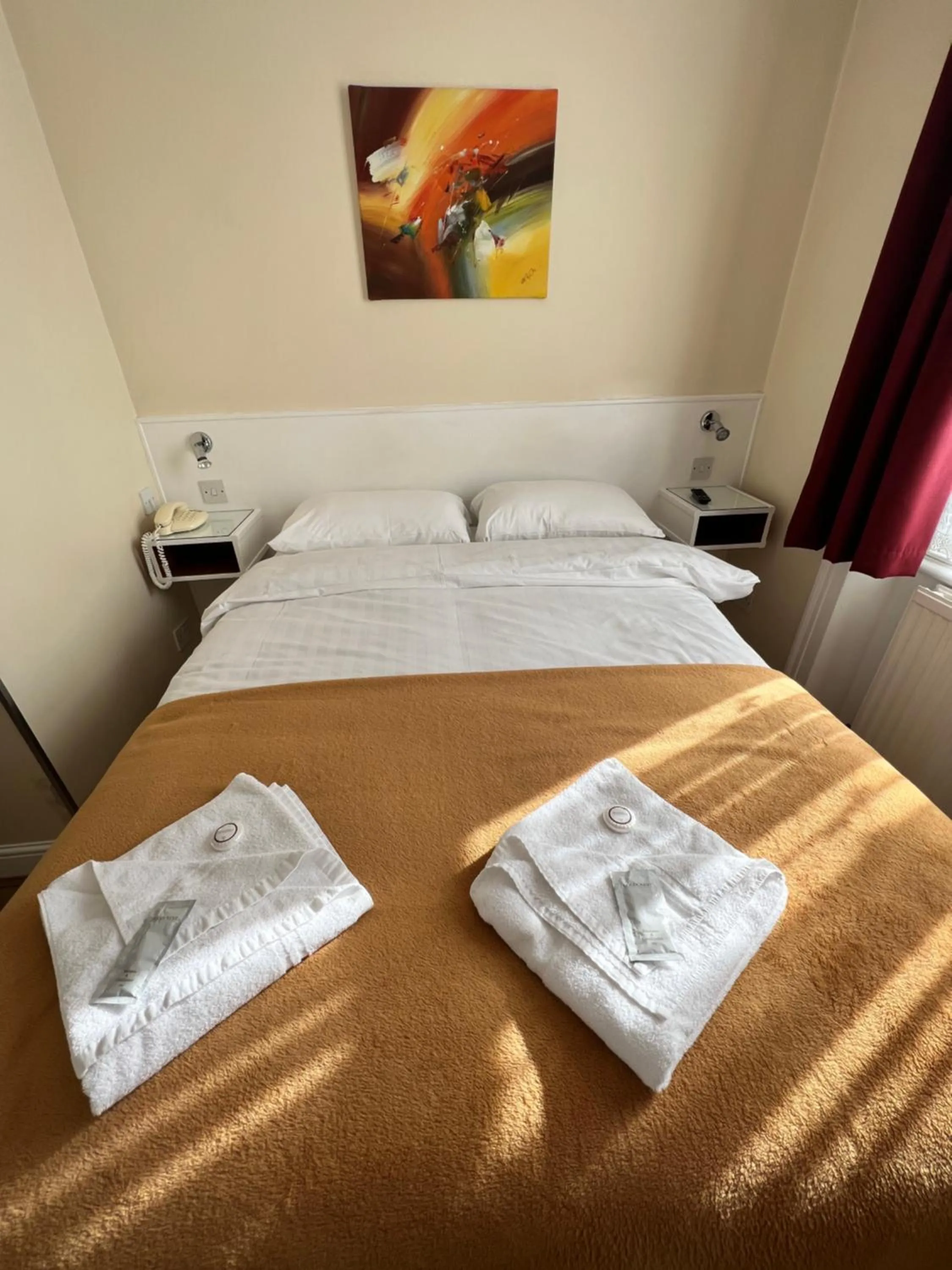 Bedroom, Bed in Melbourne House Hotel