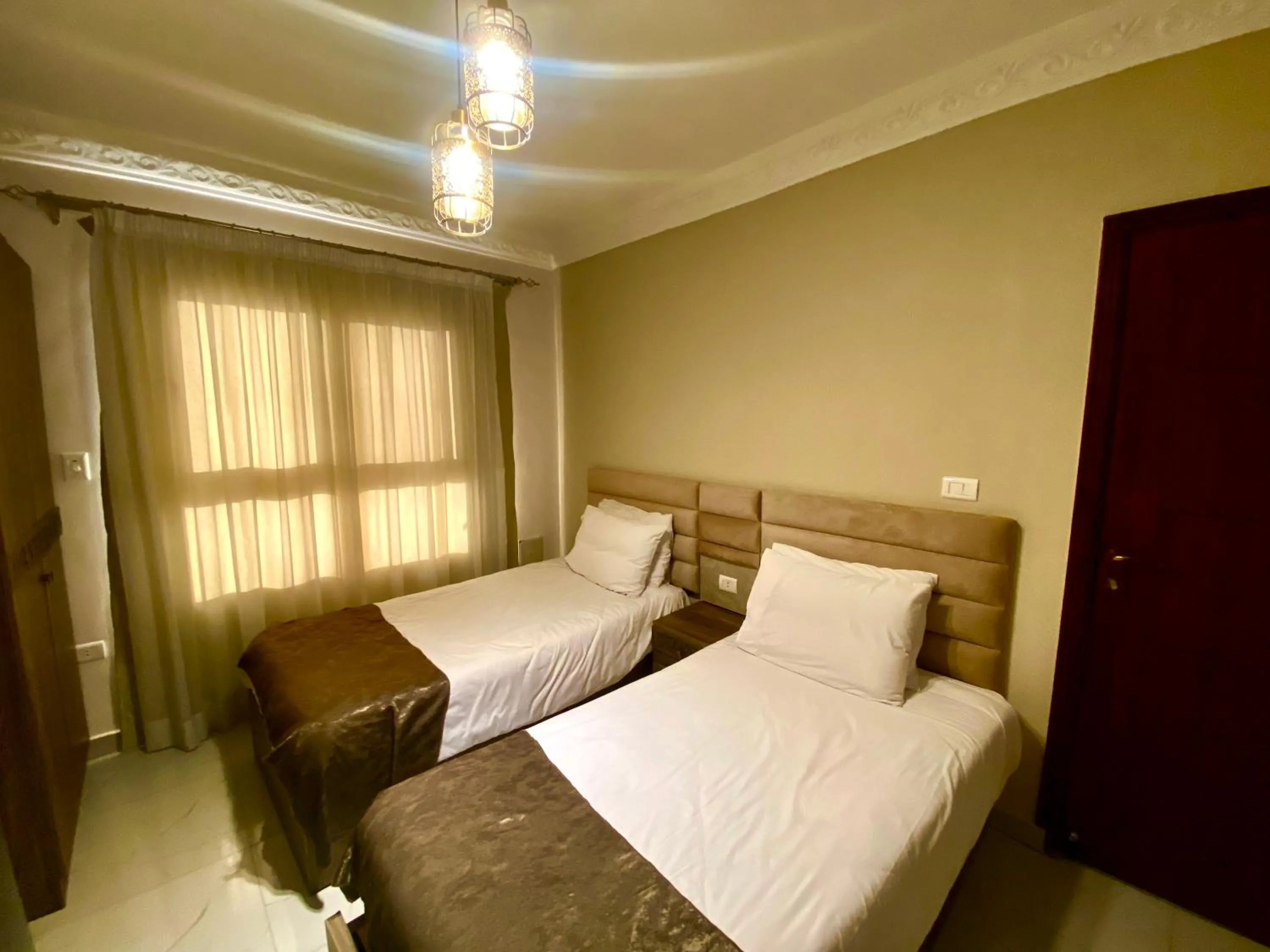 Bed in New Museum, Pyramids inn