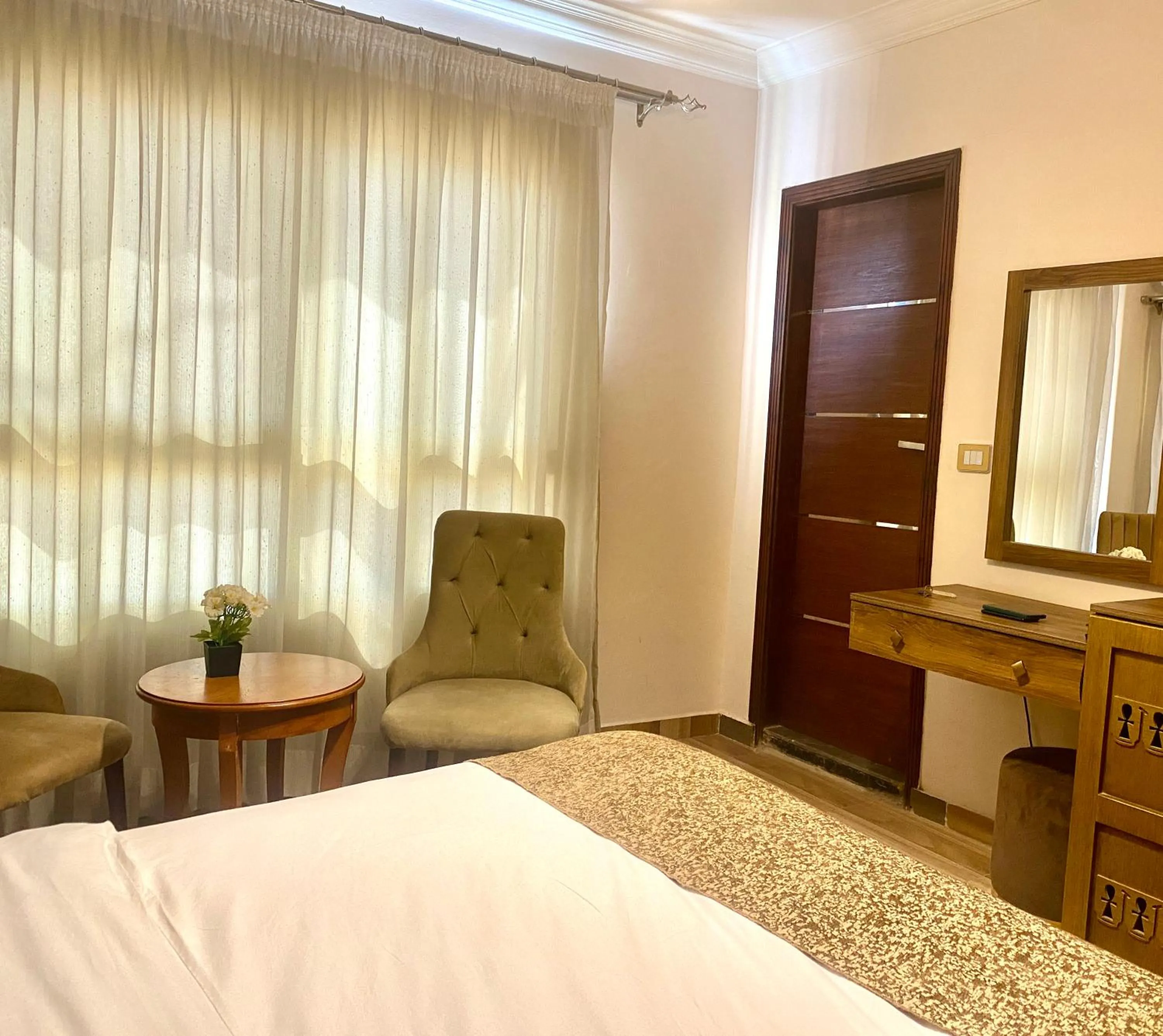 Bedroom, Bed in New Museum, Pyramids inn