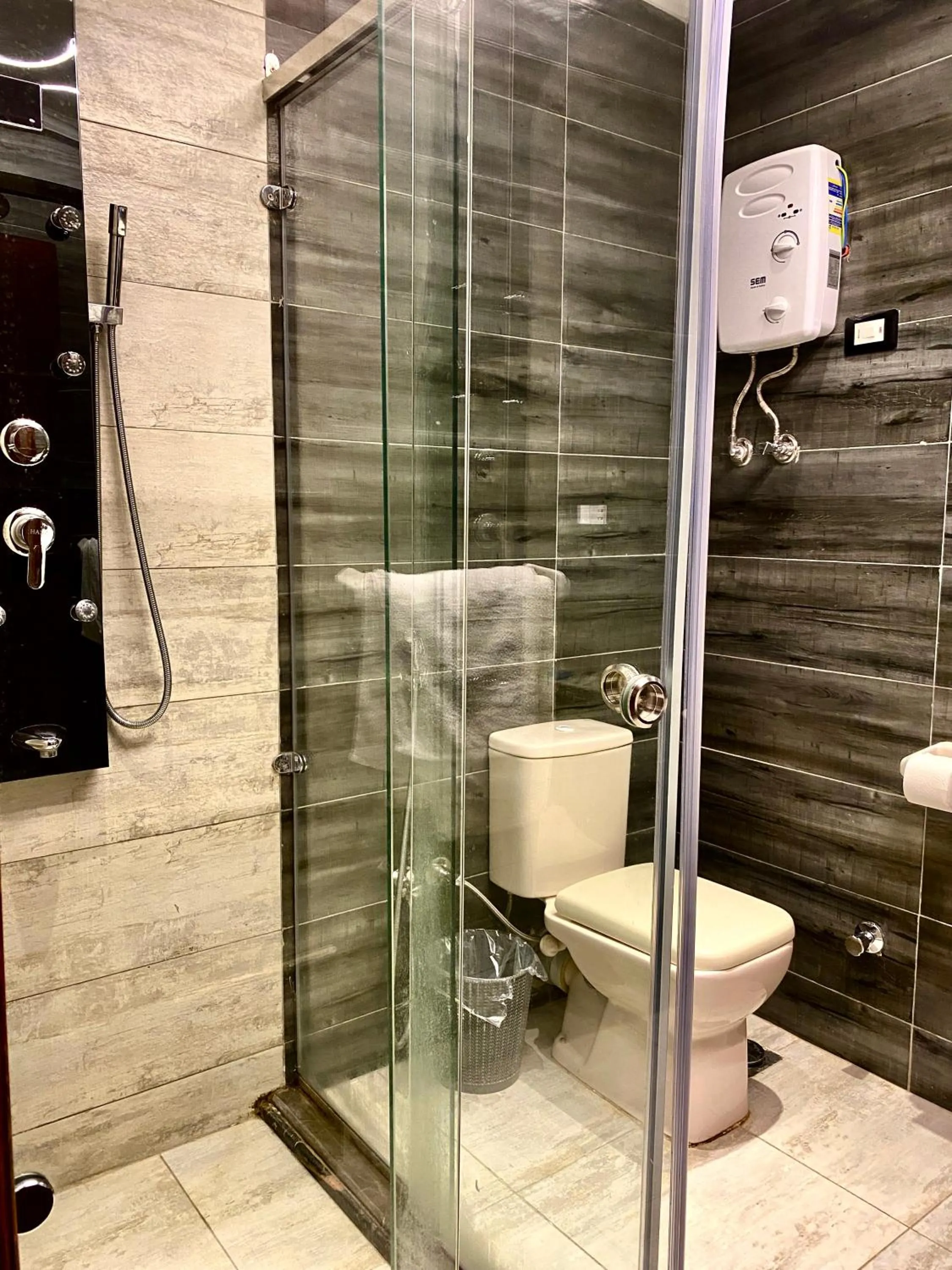 Bathroom in New Museum, Pyramids inn