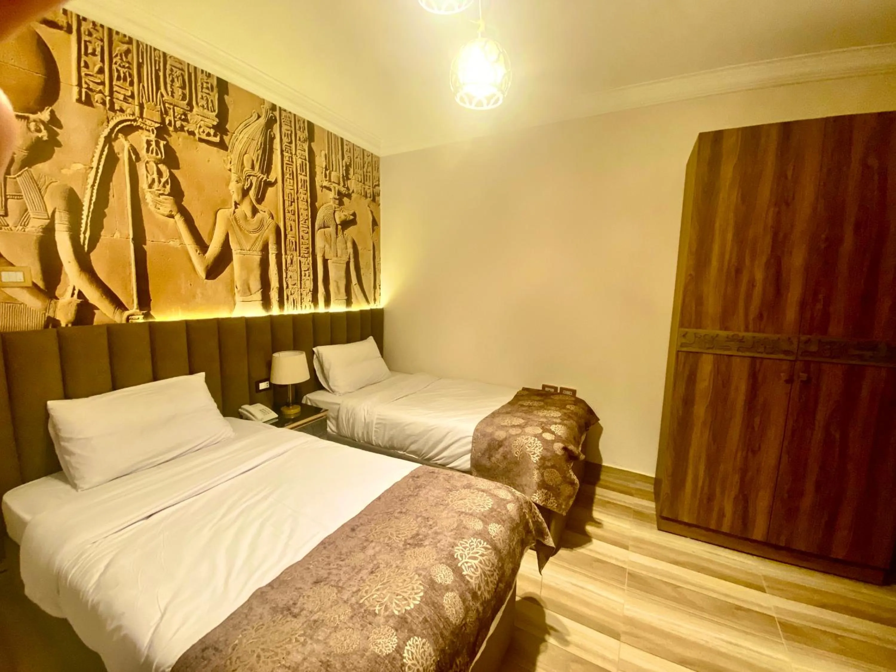 Bed in New Museum, Pyramids inn