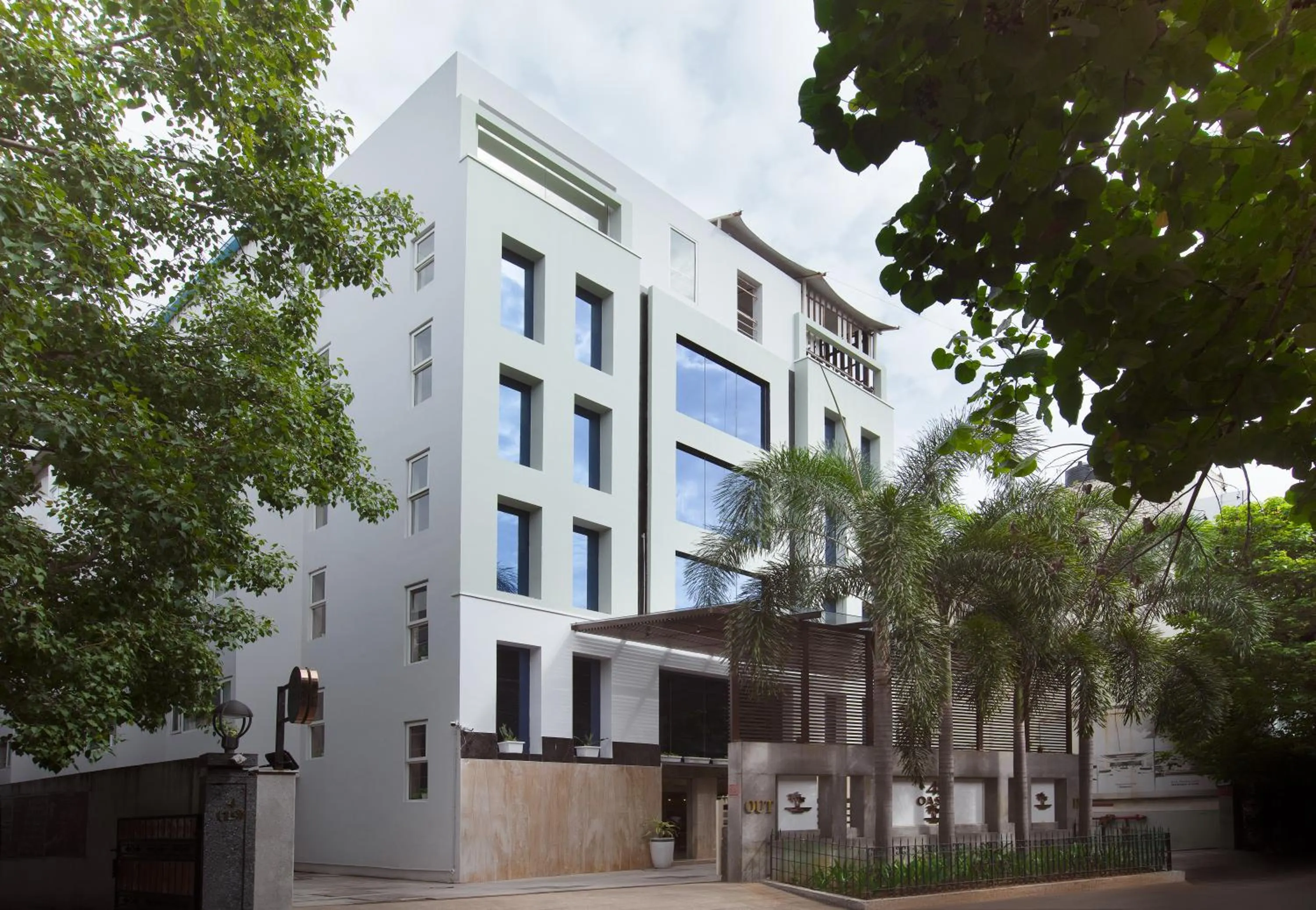 Property building in 44 Oasis