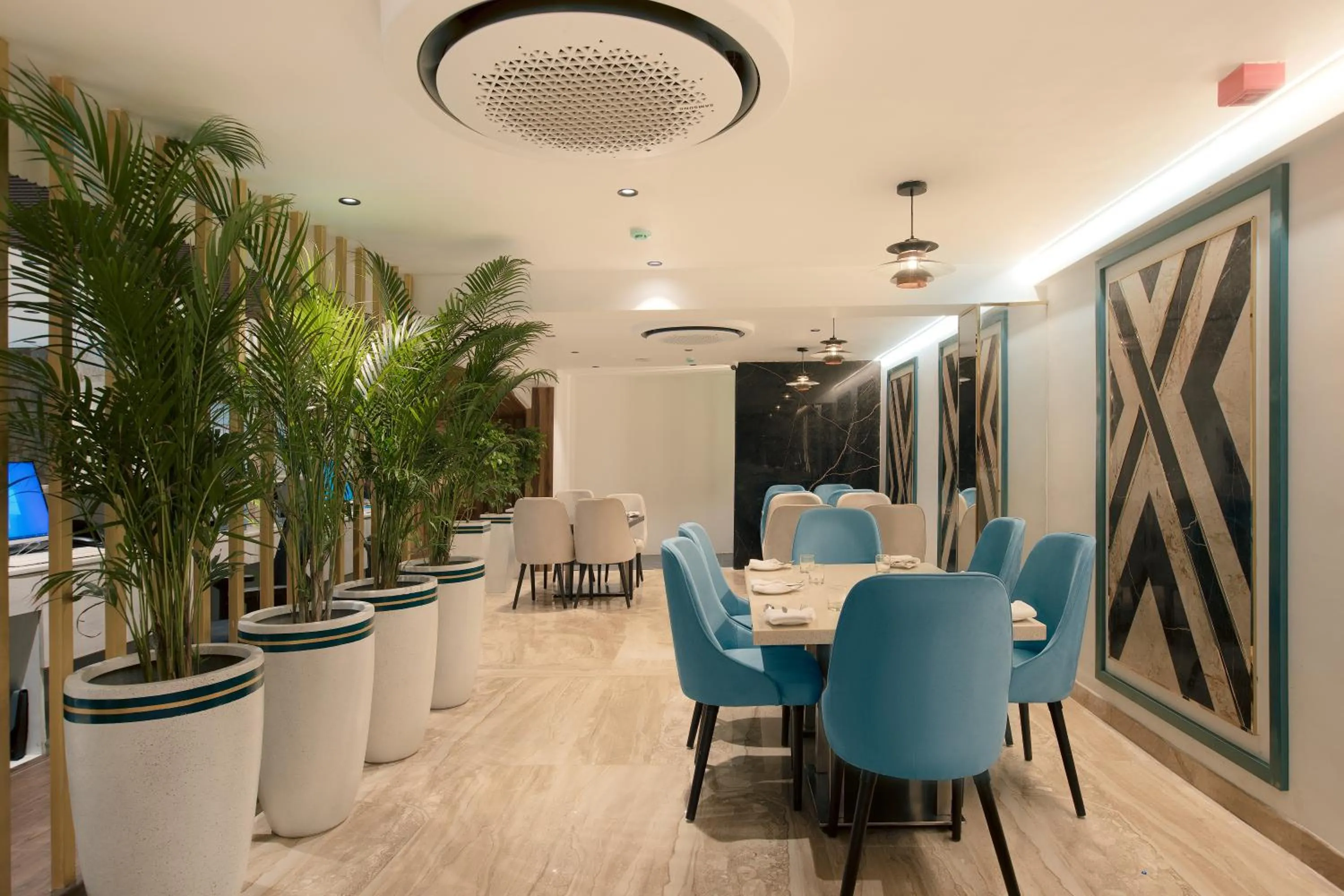 Restaurant/places to eat in 44 Oasis