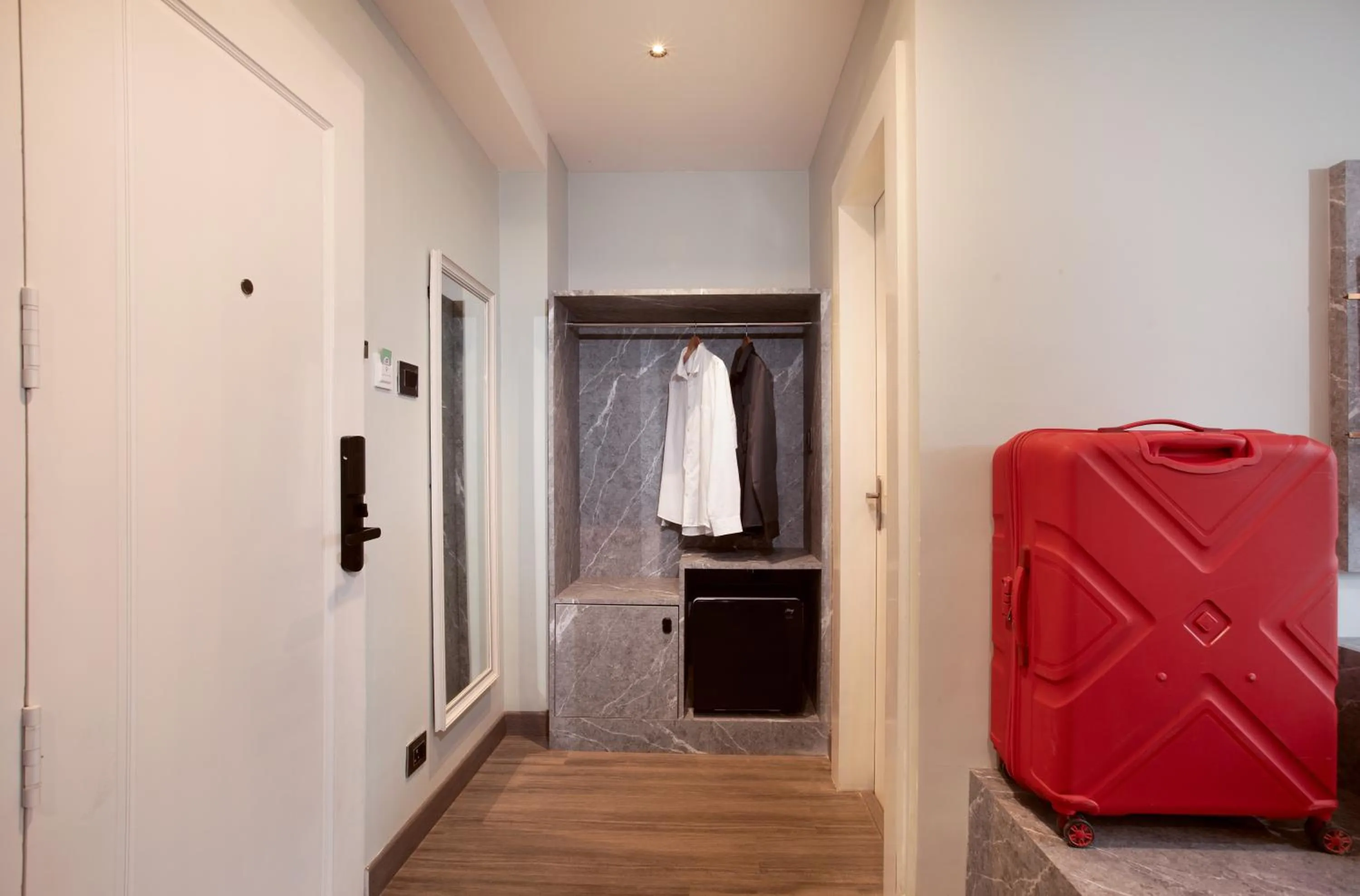 wardrobe in 44 Oasis