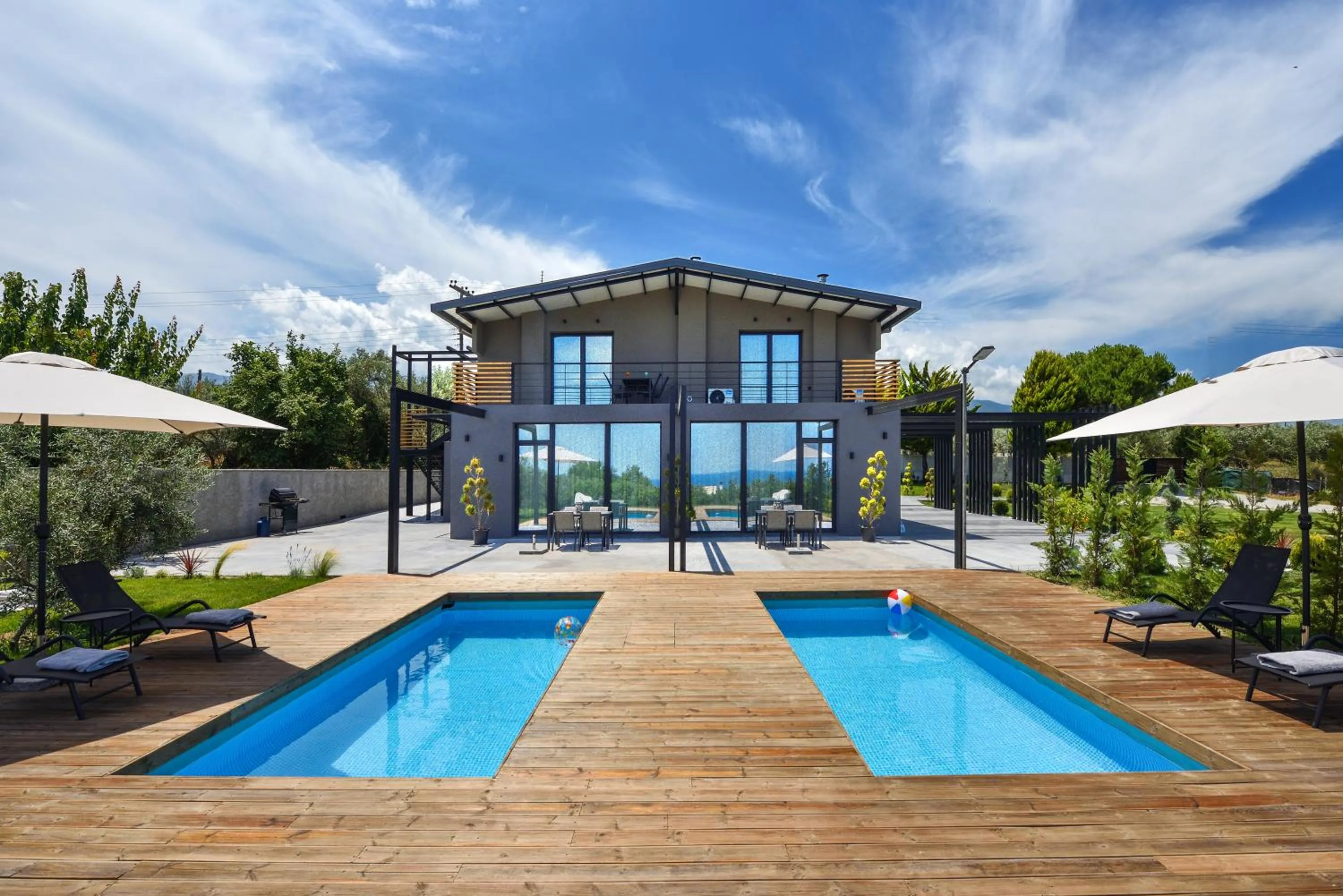 Patio in Olive All-Seasons Suites, Panel Hospitality Homes & Villas