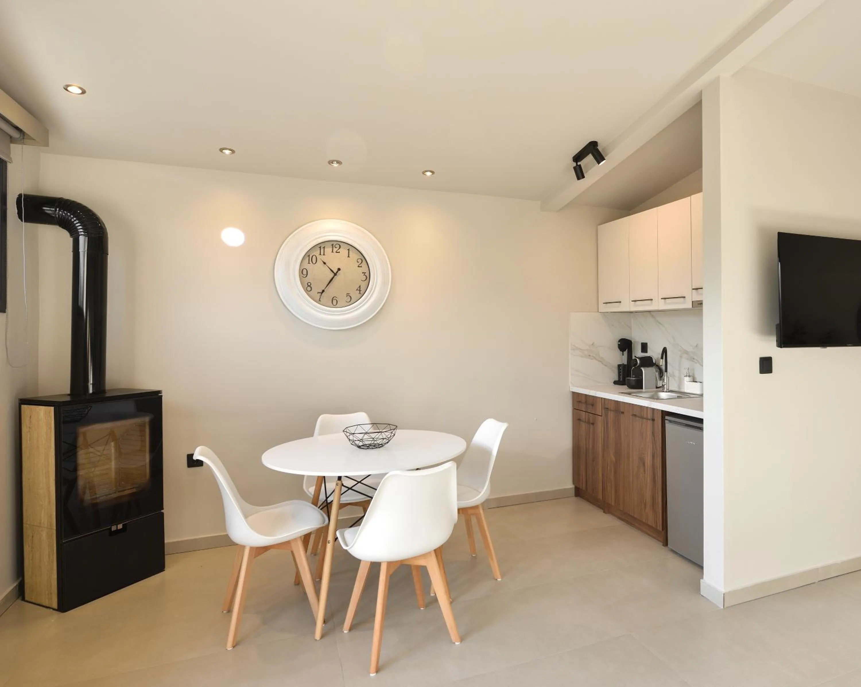Dining area in Olive All-Seasons Suites, Panel Hospitality Homes & Villas