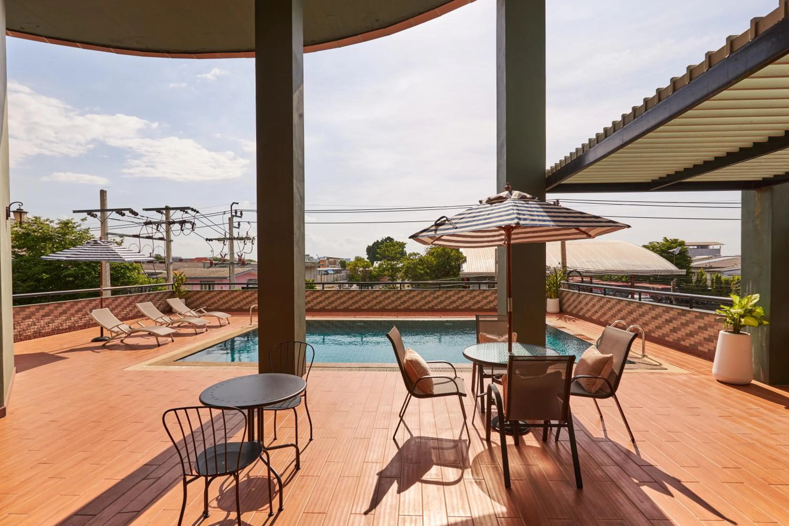 Swimming pool in Cozy Donmueang Hotel