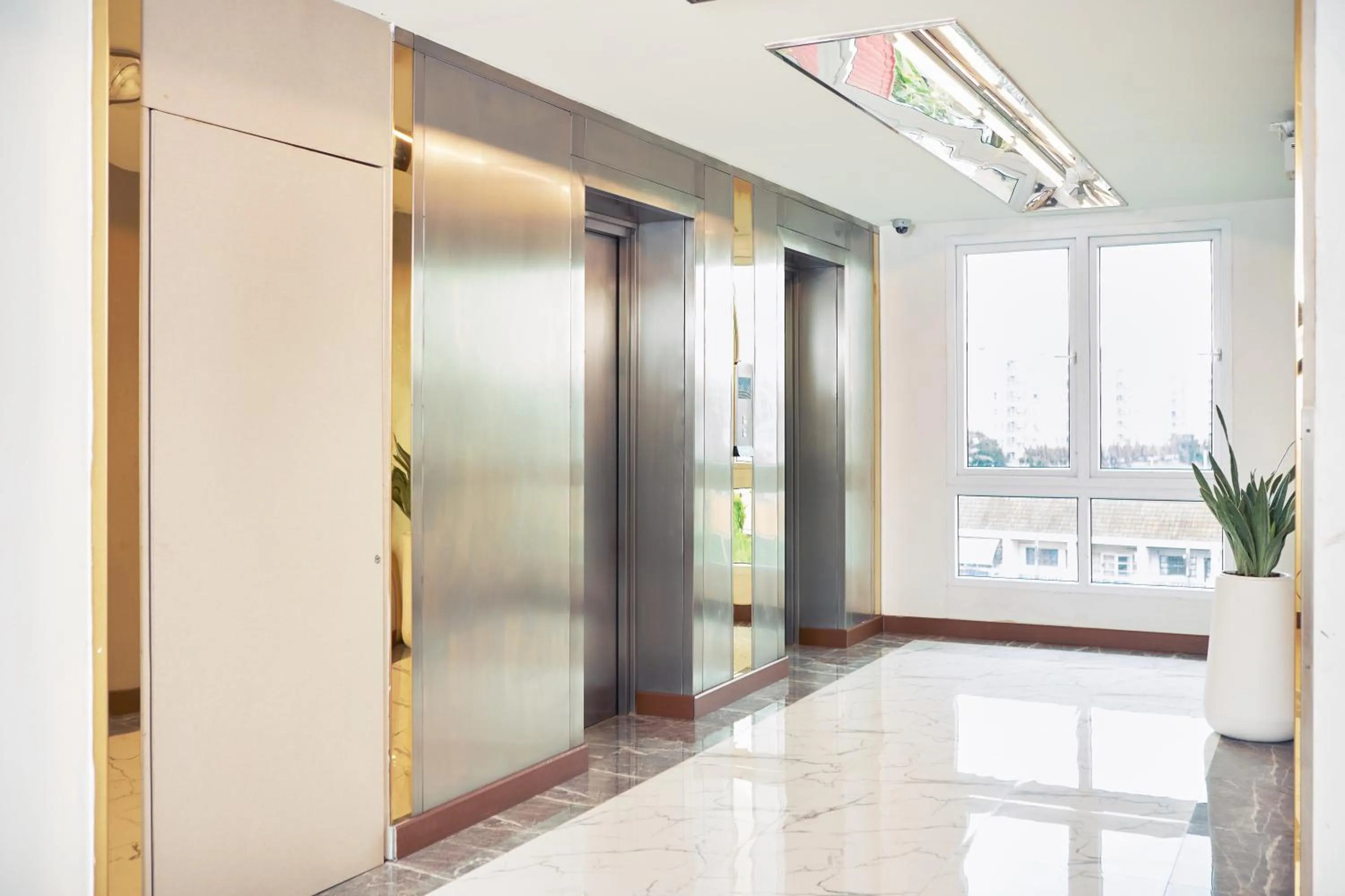 elevator in Cozy Donmueang Hotel