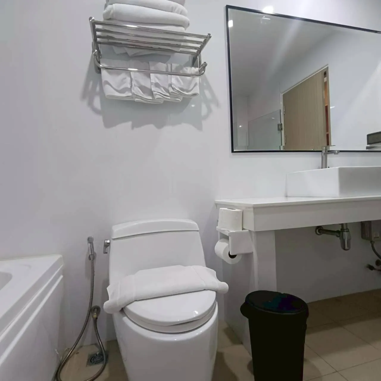 Cozy Donmueang Hotel