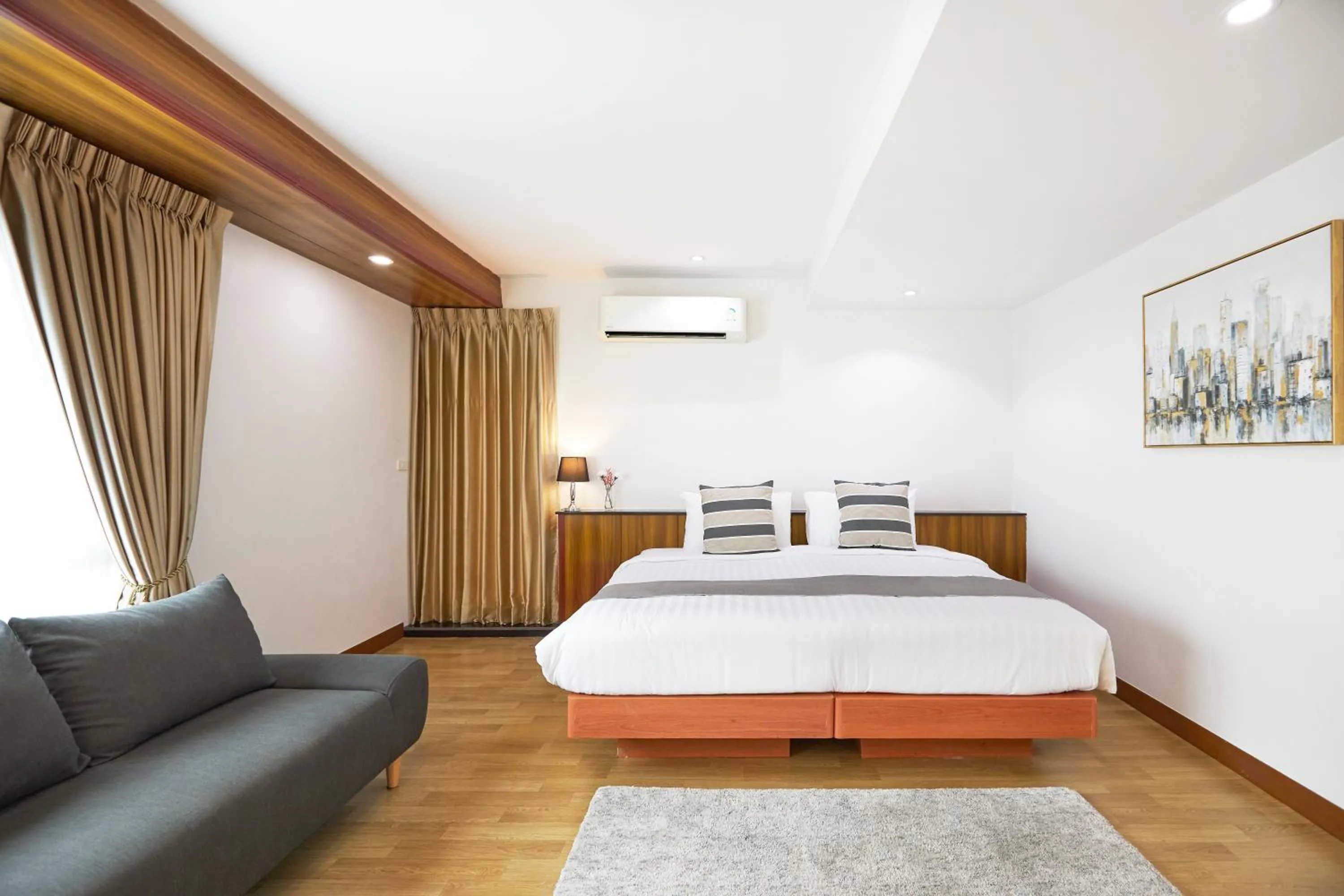 Bed in Cozy Donmueang Hotel