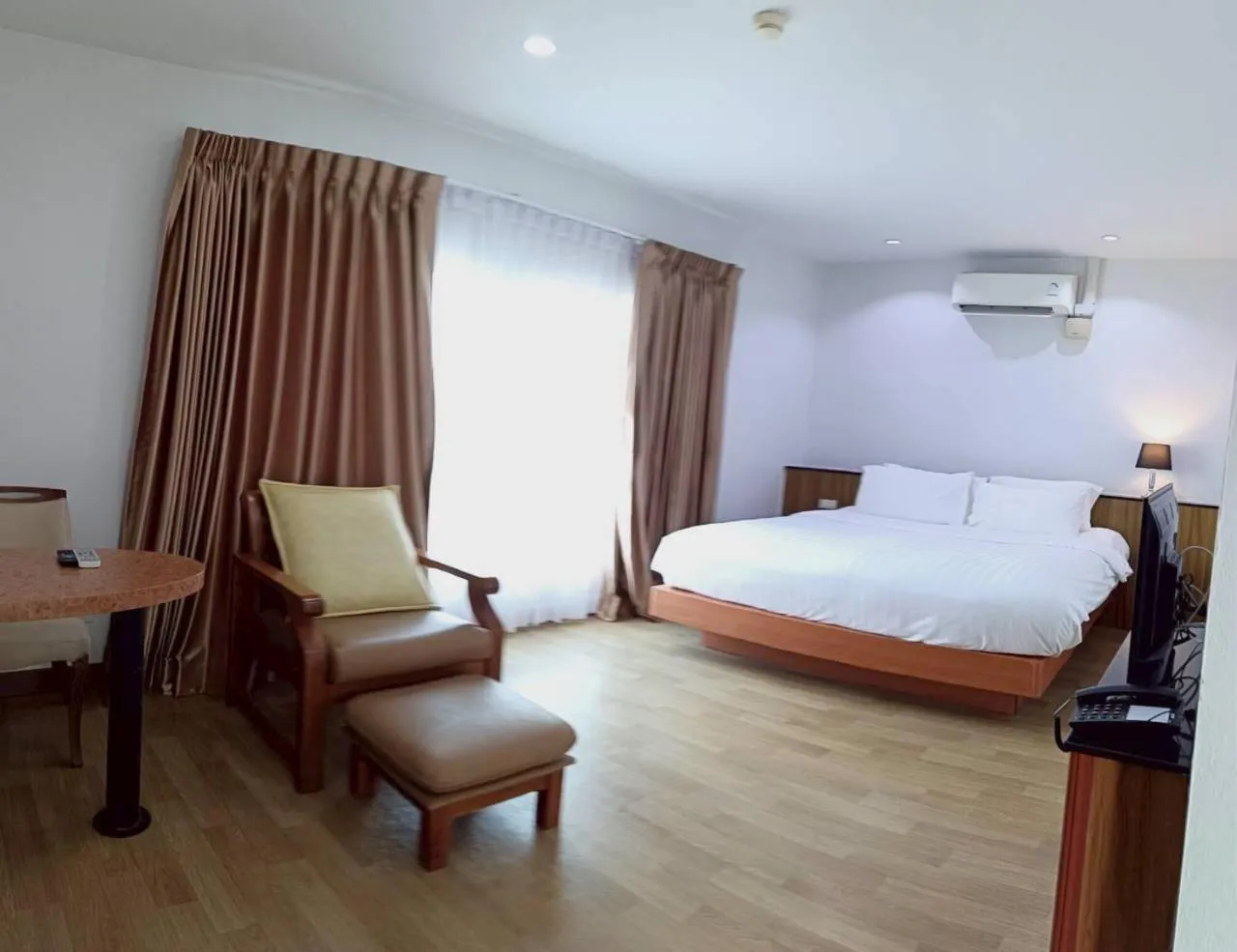 Bed in Cozy Donmueang Hotel