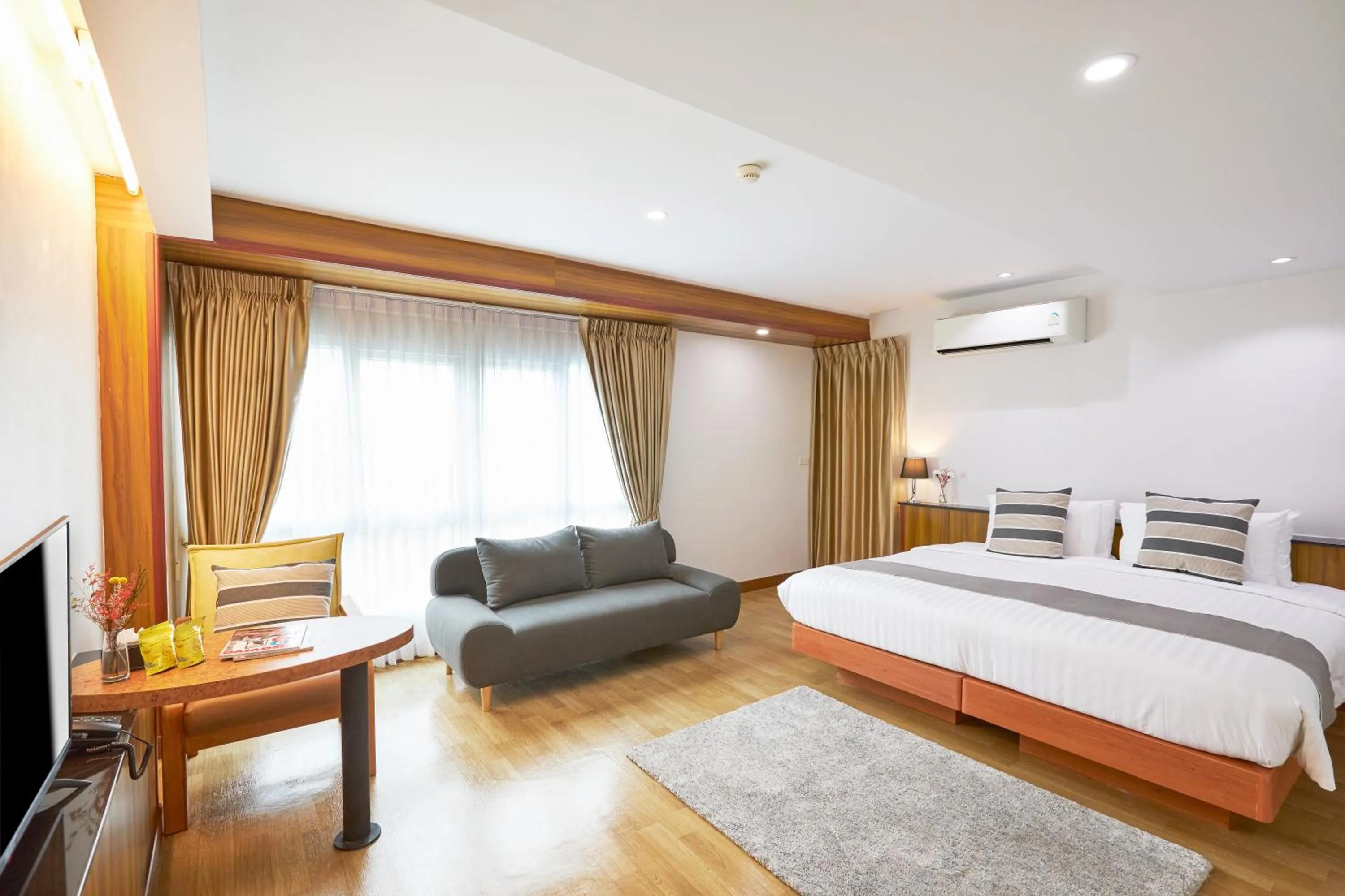 Bedroom, Bed in Cozy Donmueang Hotel