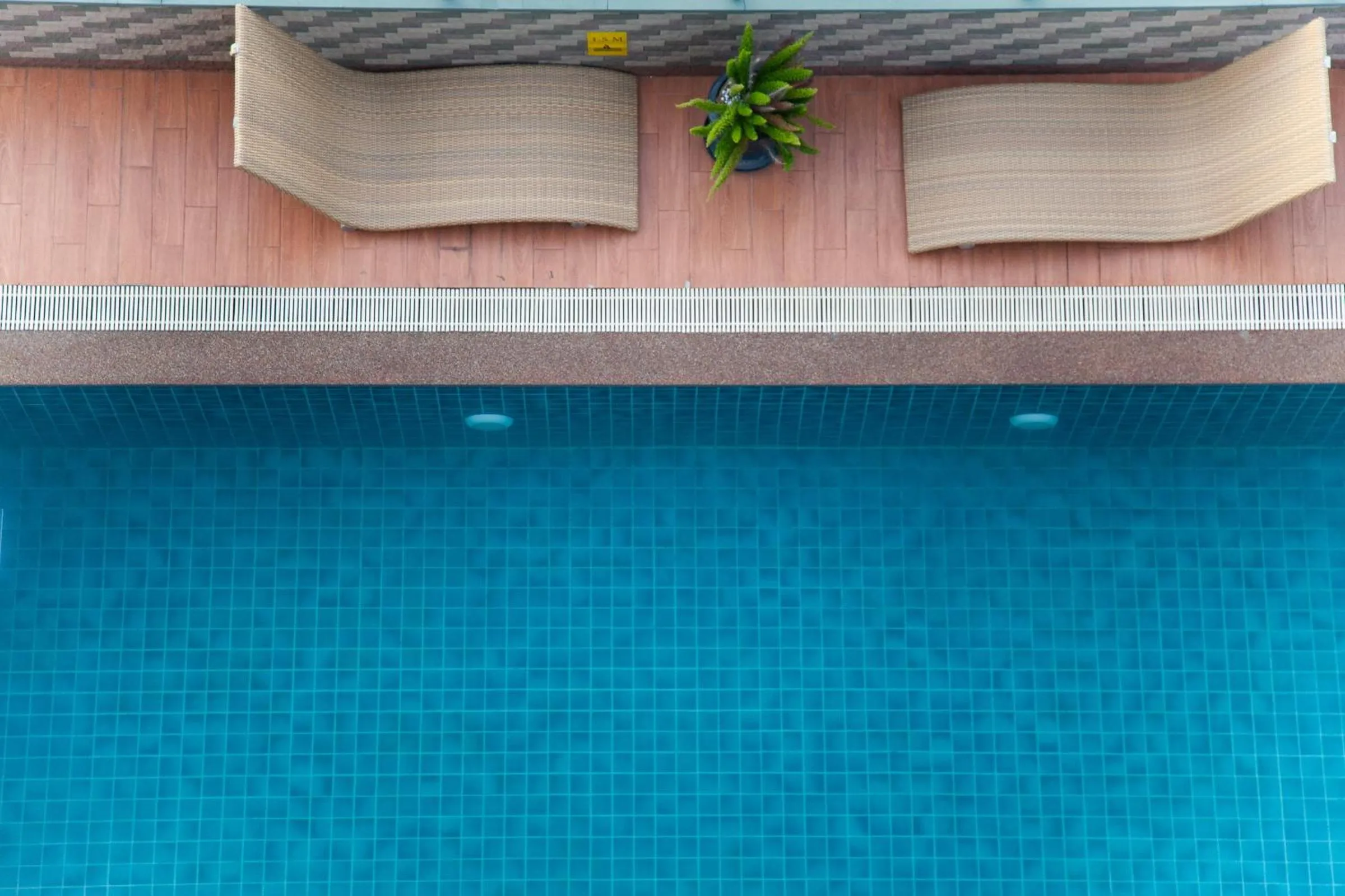 Swimming pool in Cozy Donmueang Hotel