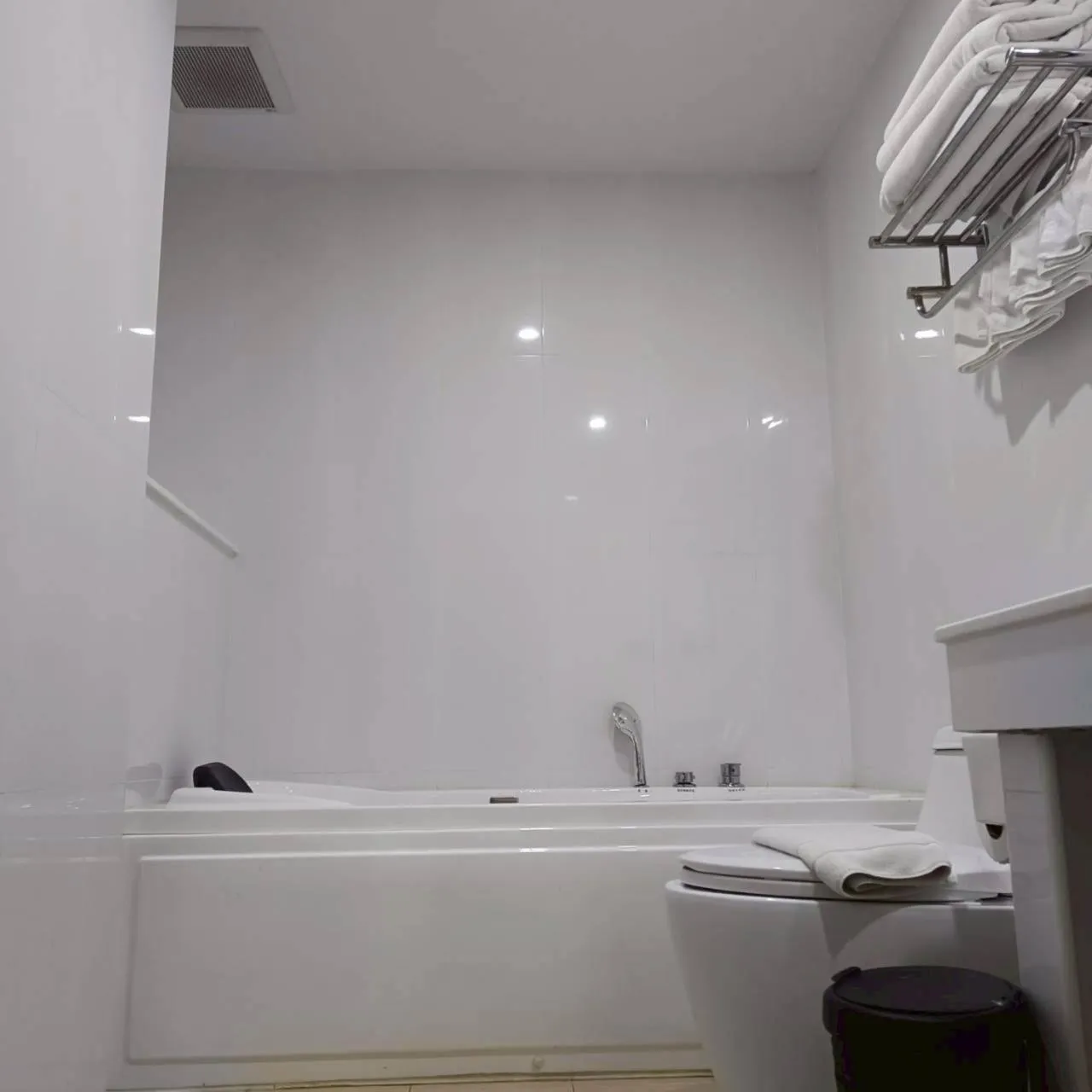 Cozy Donmueang Hotel