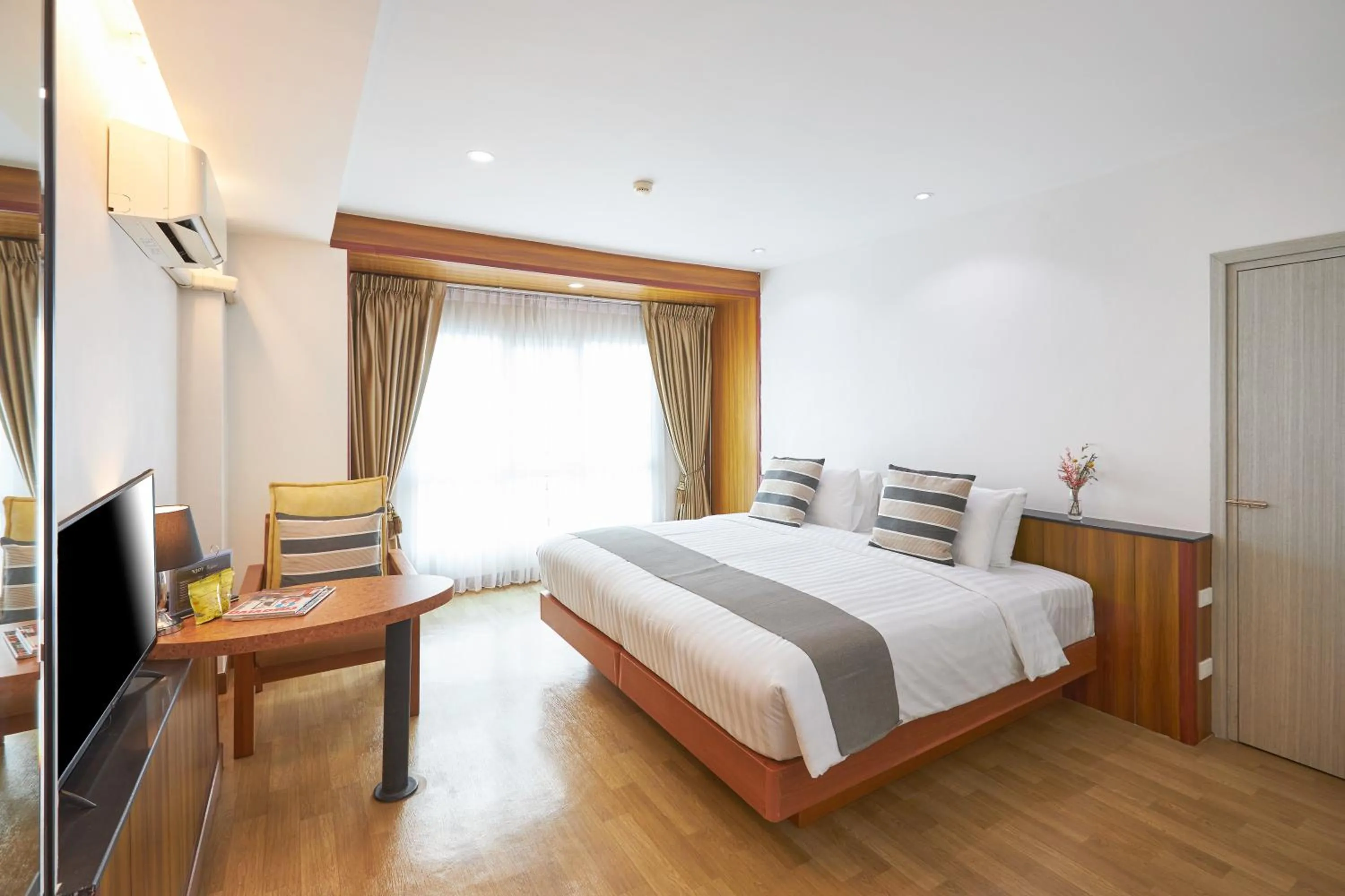 Bedroom, Bed in Cozy Donmueang Hotel